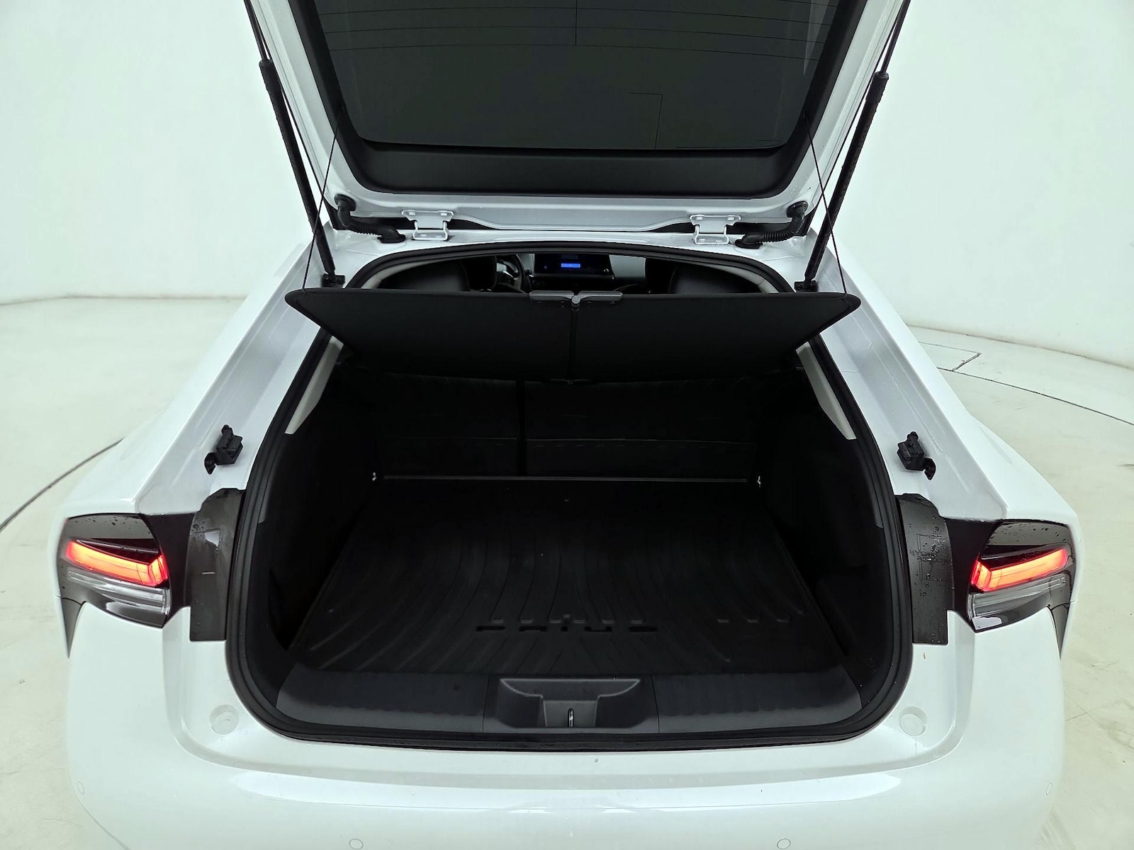 2026 Toyota Prius Plug-in Hybrid XSE - Photo 22