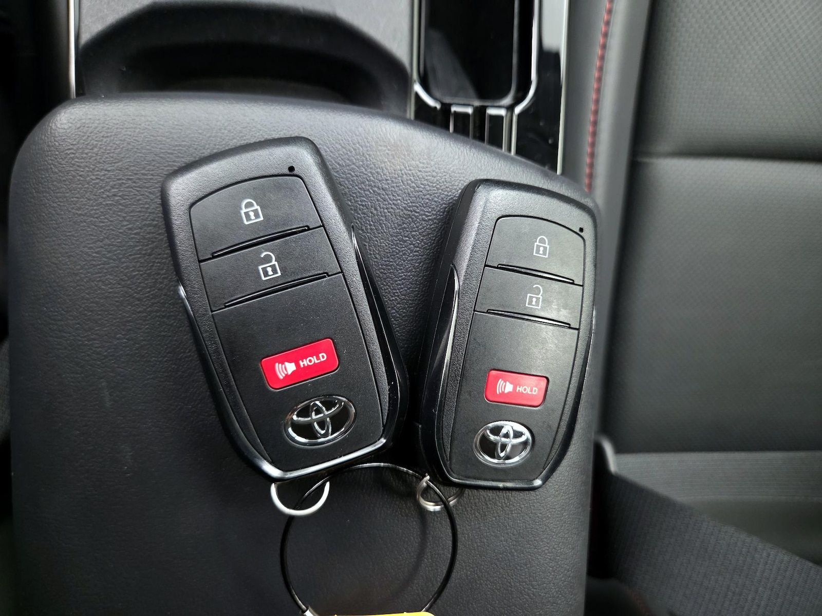2026 Toyota Prius Plug-in Hybrid XSE - Photo 24