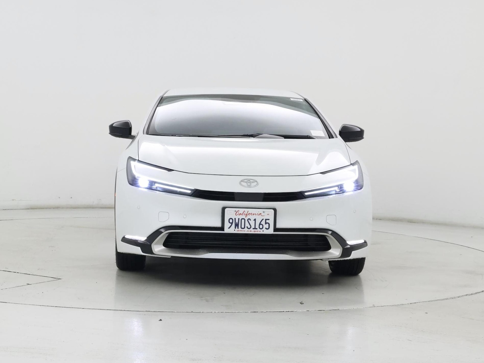 2026 Toyota Prius Plug-in Hybrid XSE - Photo 6