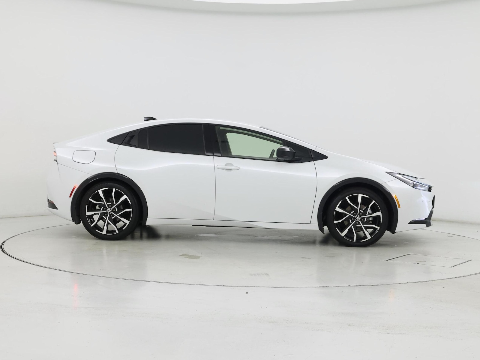 2026 Toyota Prius Plug-in Hybrid XSE - Photo 8