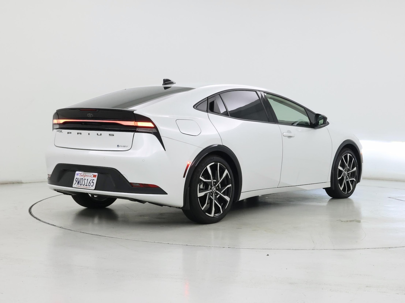 2026 Toyota Prius Plug-in Hybrid XSE - Photo 9