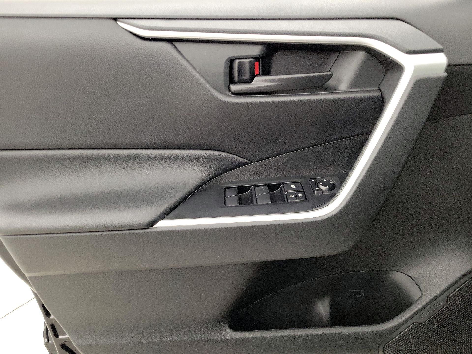 Thumbnail: 2020 Toyota RAV4 - 12