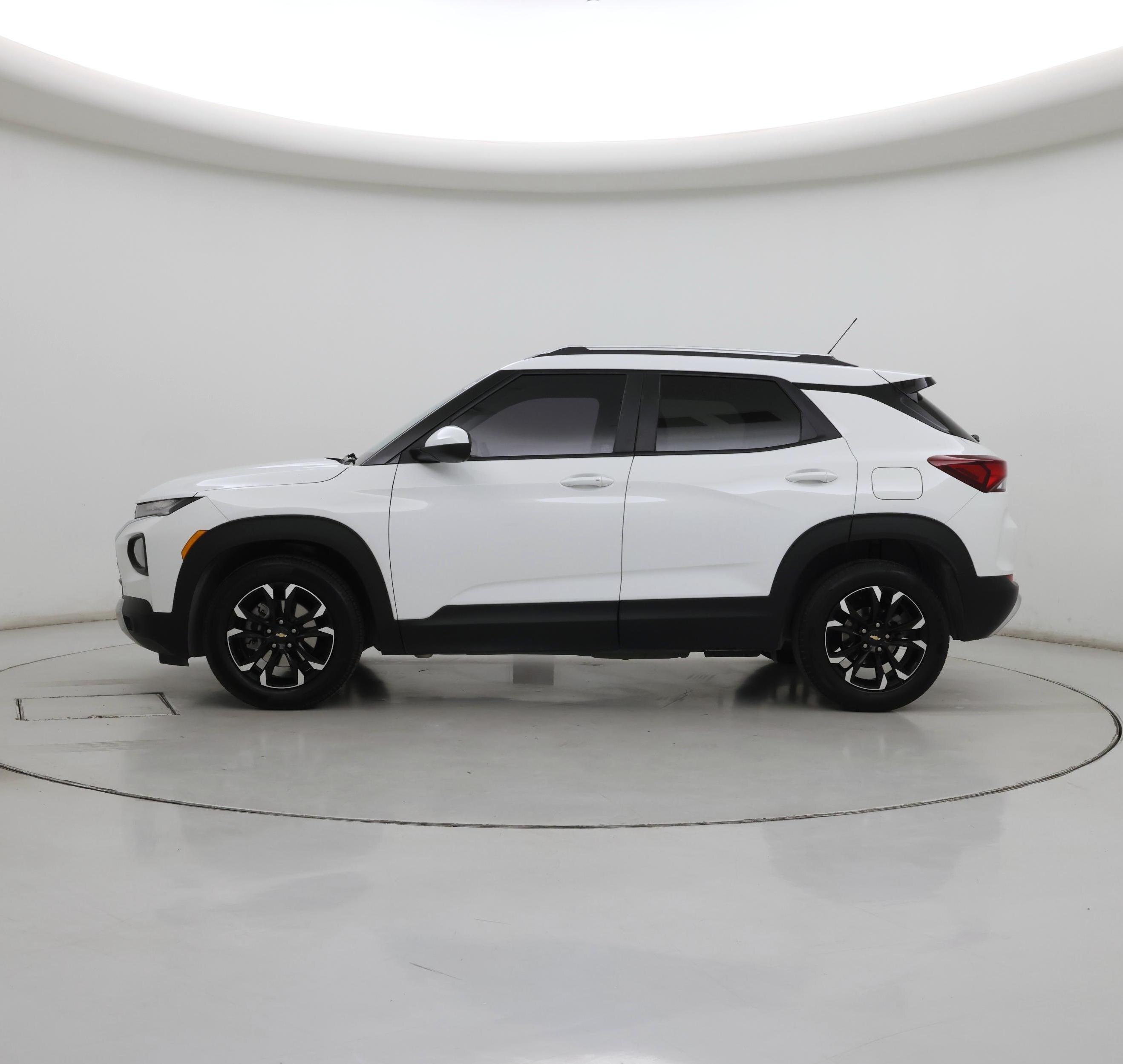 Thumbnail: 2023 Chevrolet TrailBlazer - 3