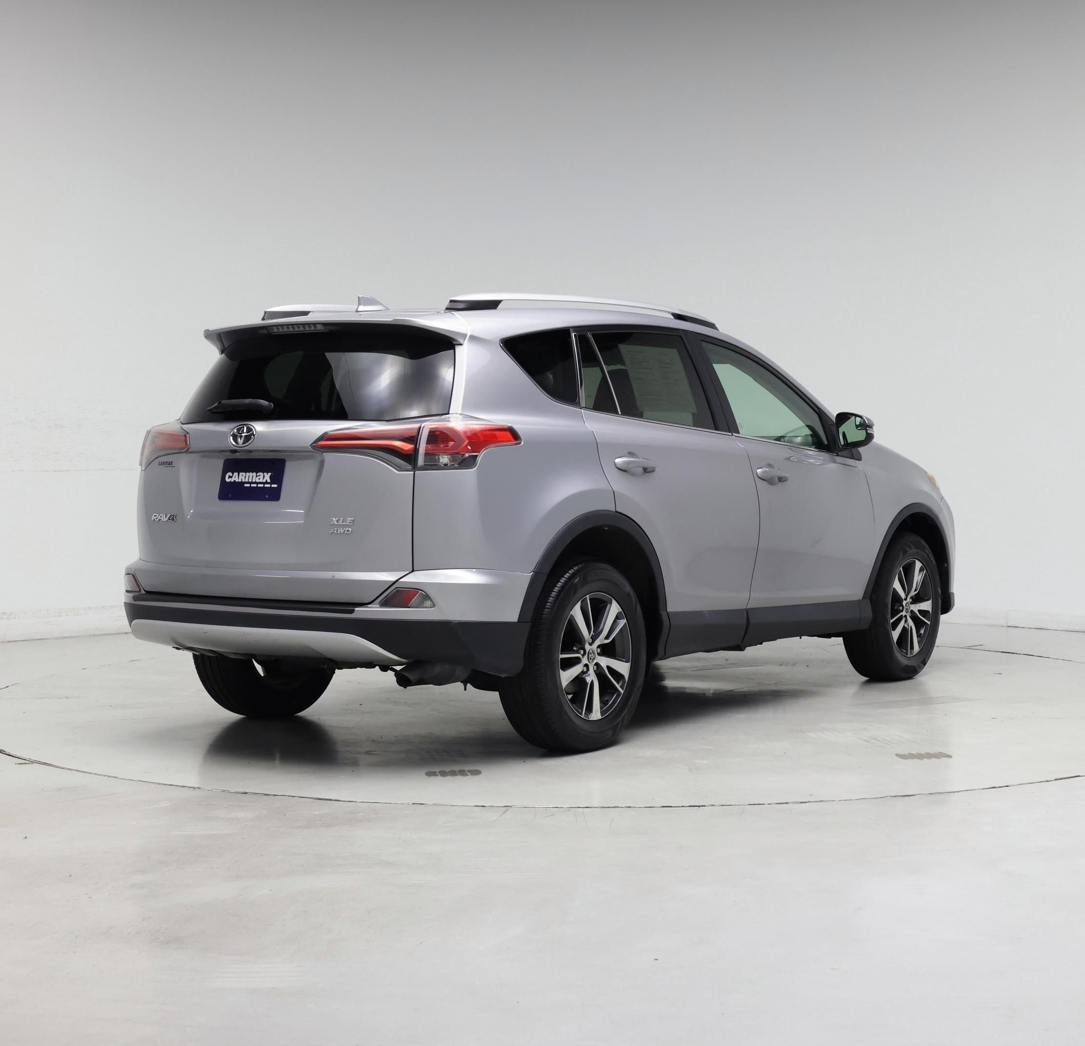 Thumbnail: 2016 Toyota RAV4 - 8