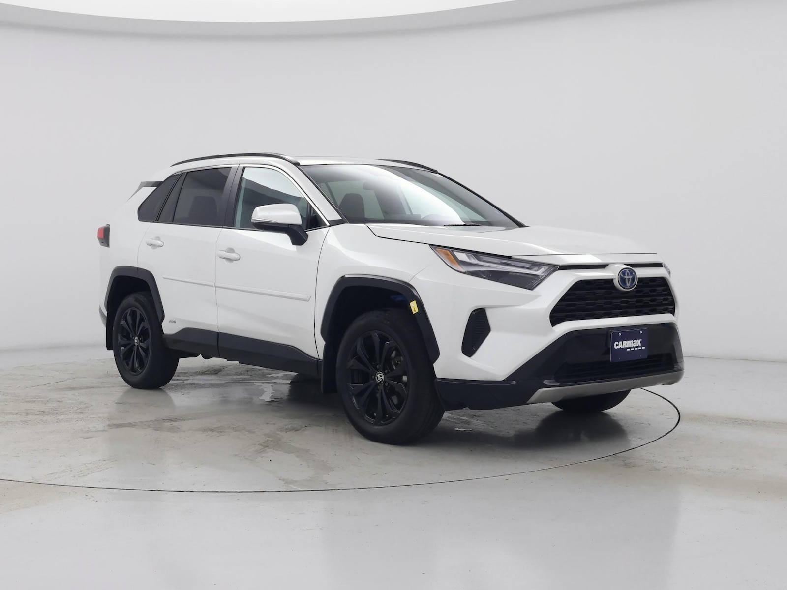2024 Toyota RAV4 SE - Photo 2