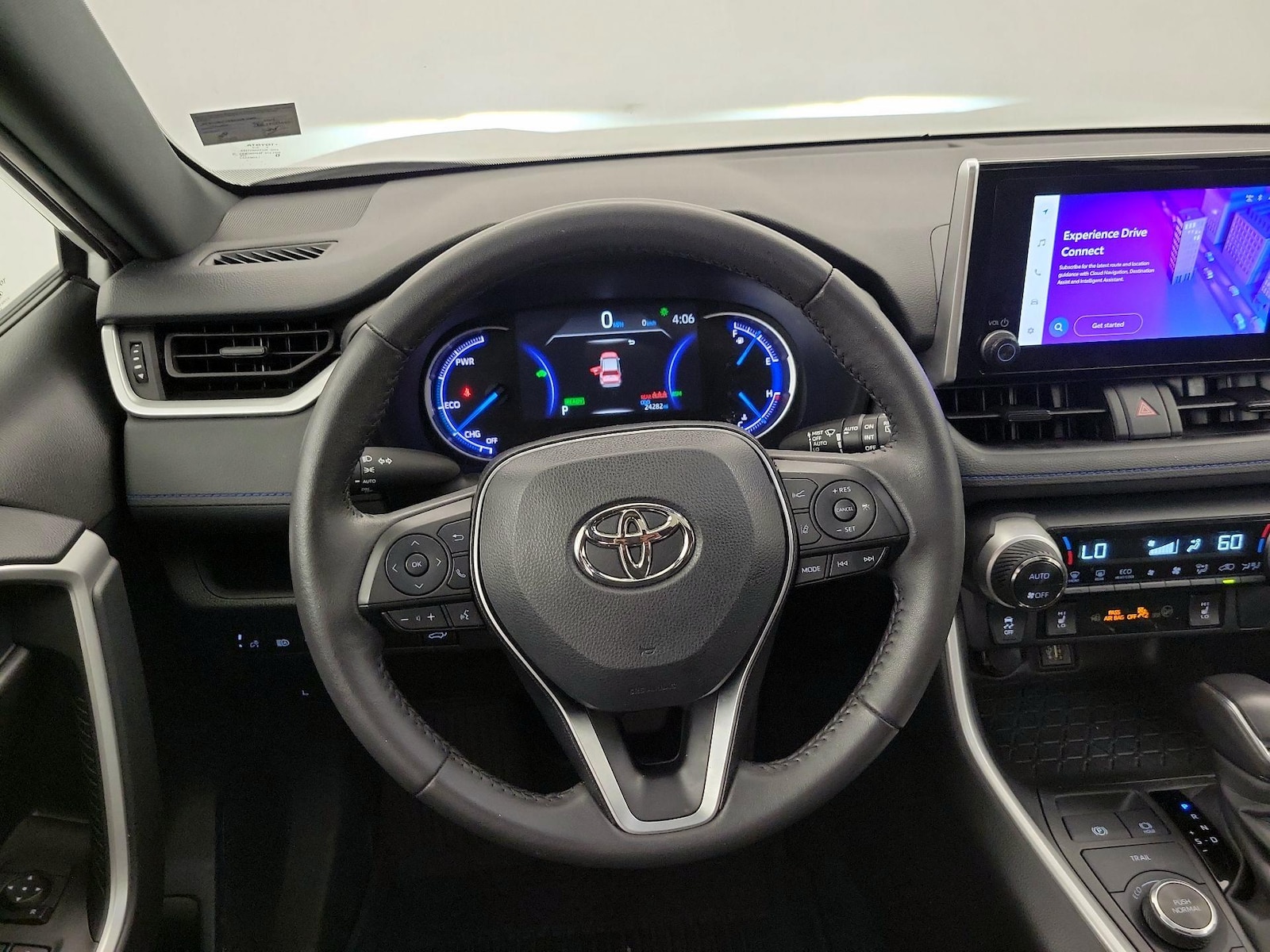 2024 Toyota RAV4 SE - Photo 11