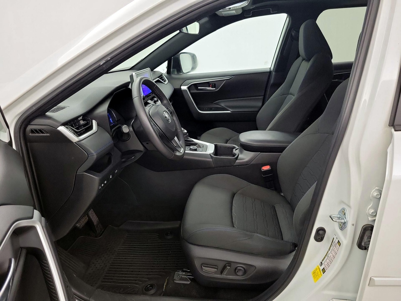 2024 Toyota RAV4 SE - Photo 12