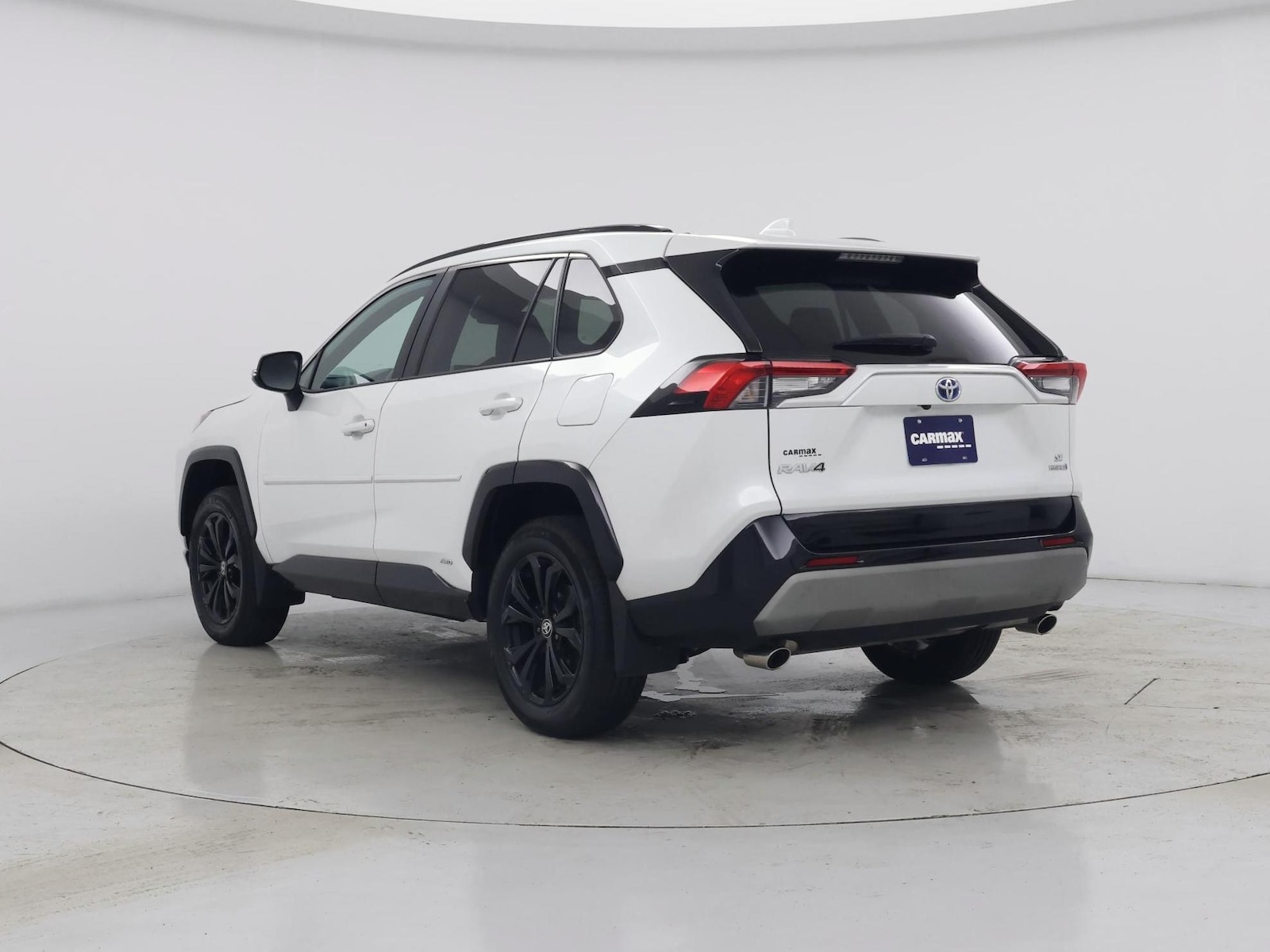 2024 Toyota RAV4 SE - Photo 3