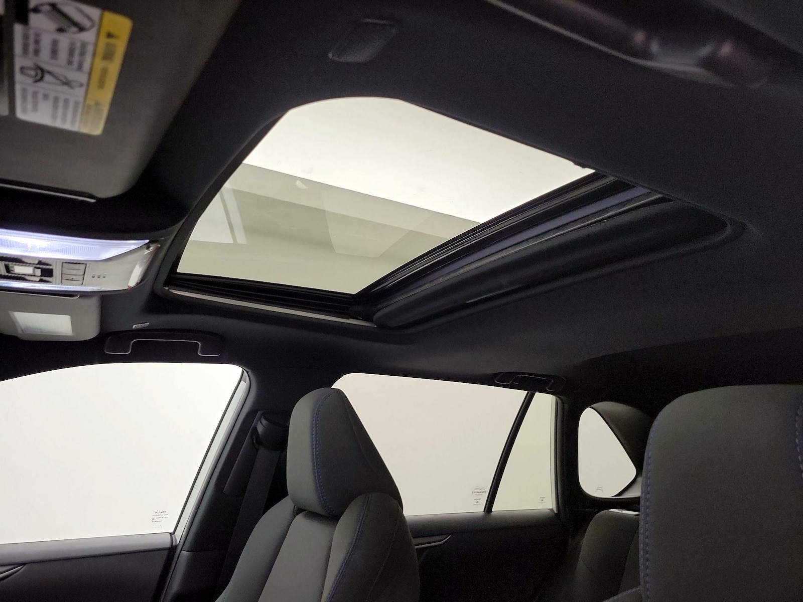 2024 Toyota RAV4 SE - Photo 20