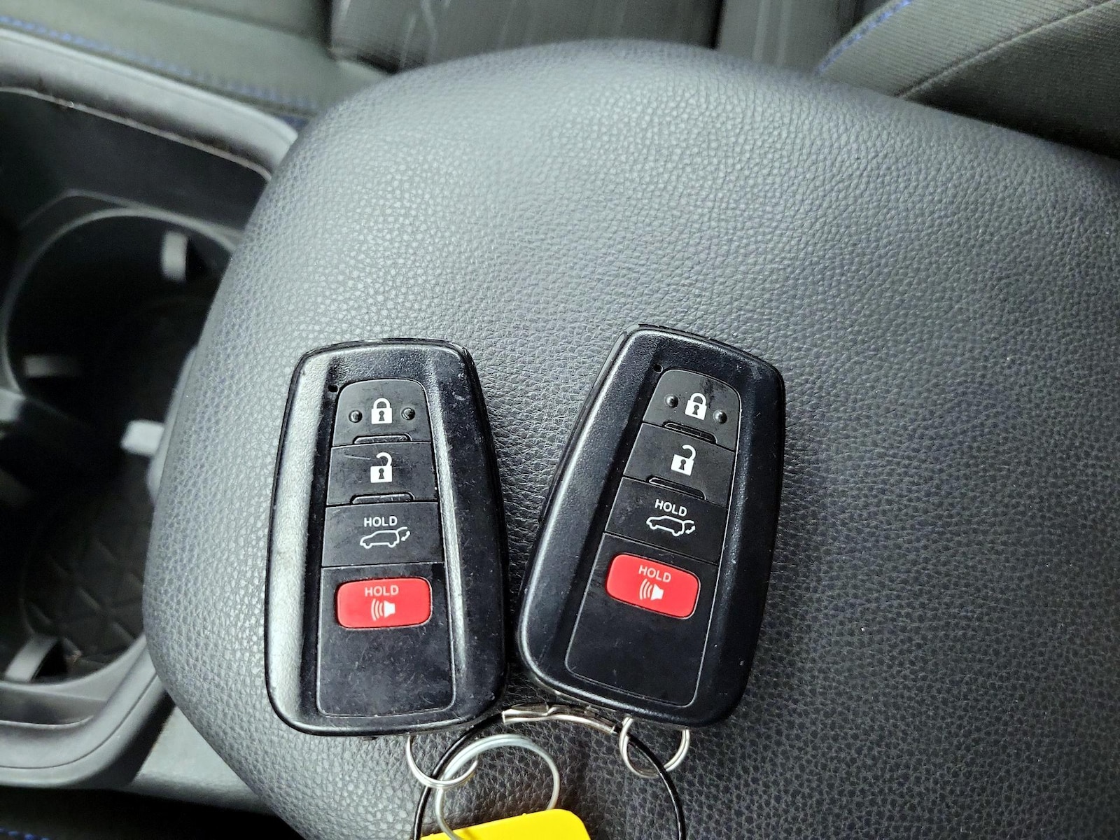 2024 Toyota RAV4 SE - Photo 24