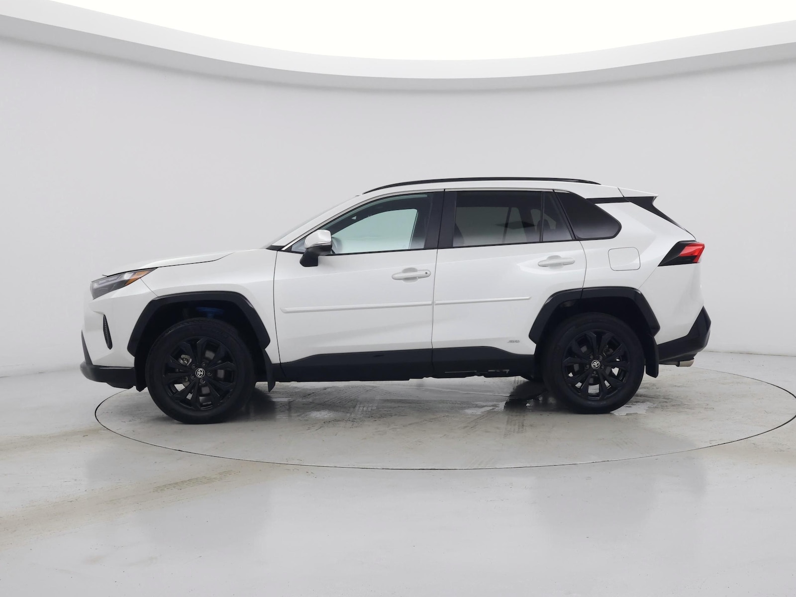2024 Toyota RAV4 SE - Photo 4