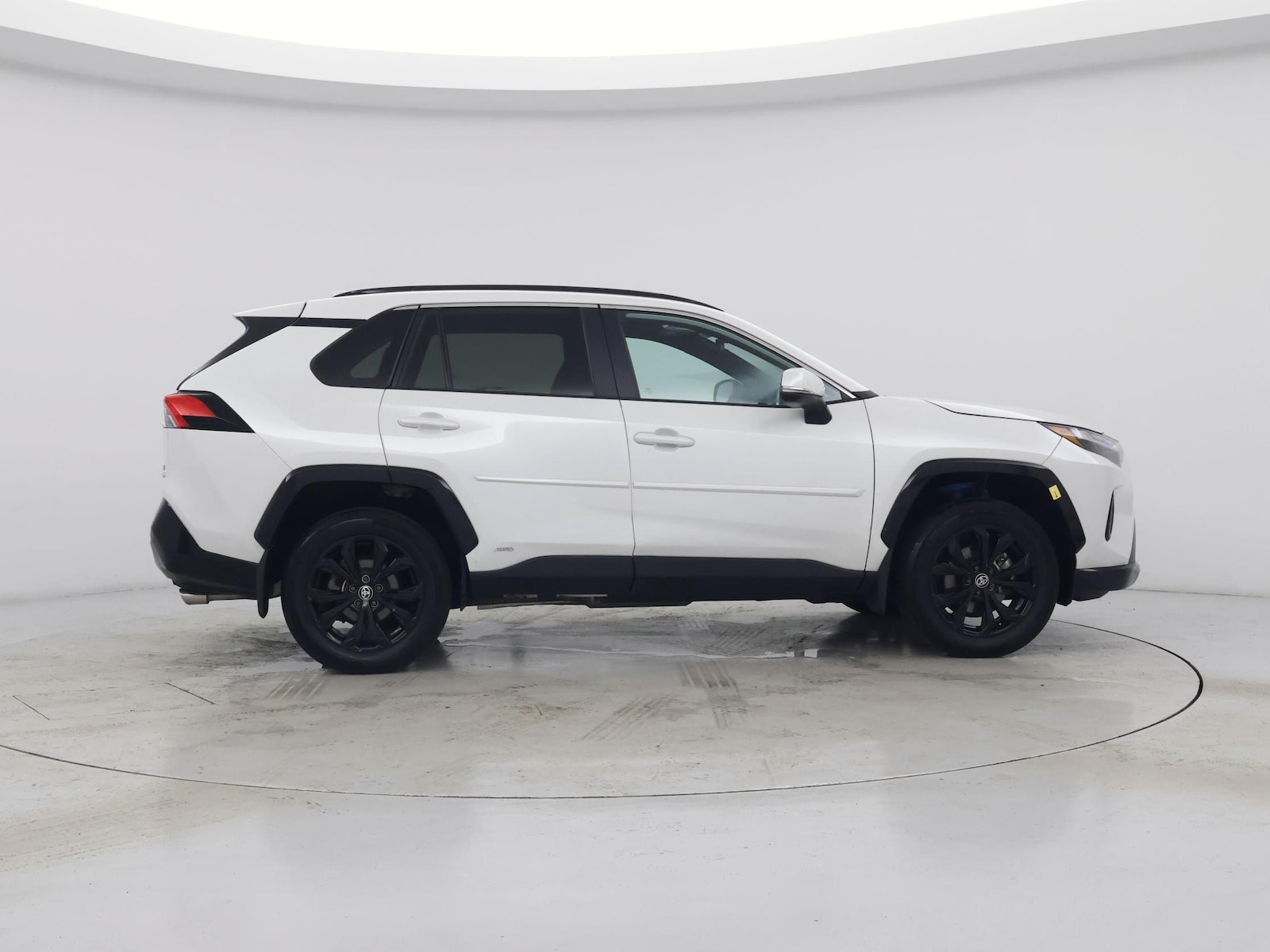 2024 Toyota RAV4 SE - Photo 8
