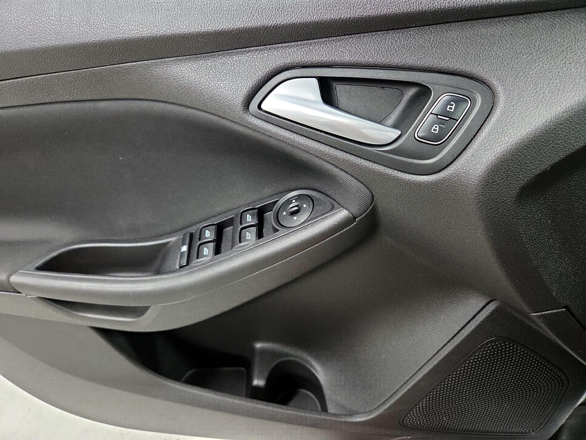 Thumbnail: 2017 Ford Focus - 12
