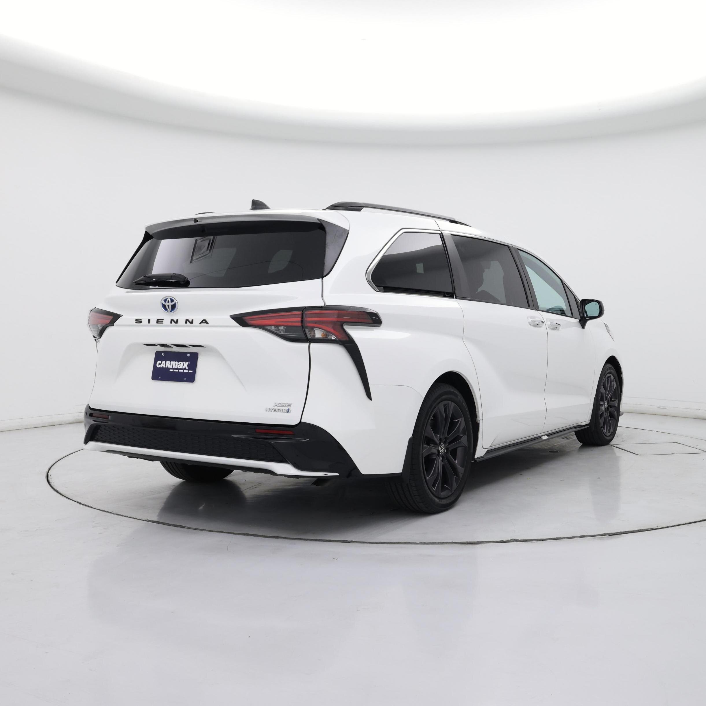 Thumbnail: 2023 Toyota Sienna - 8