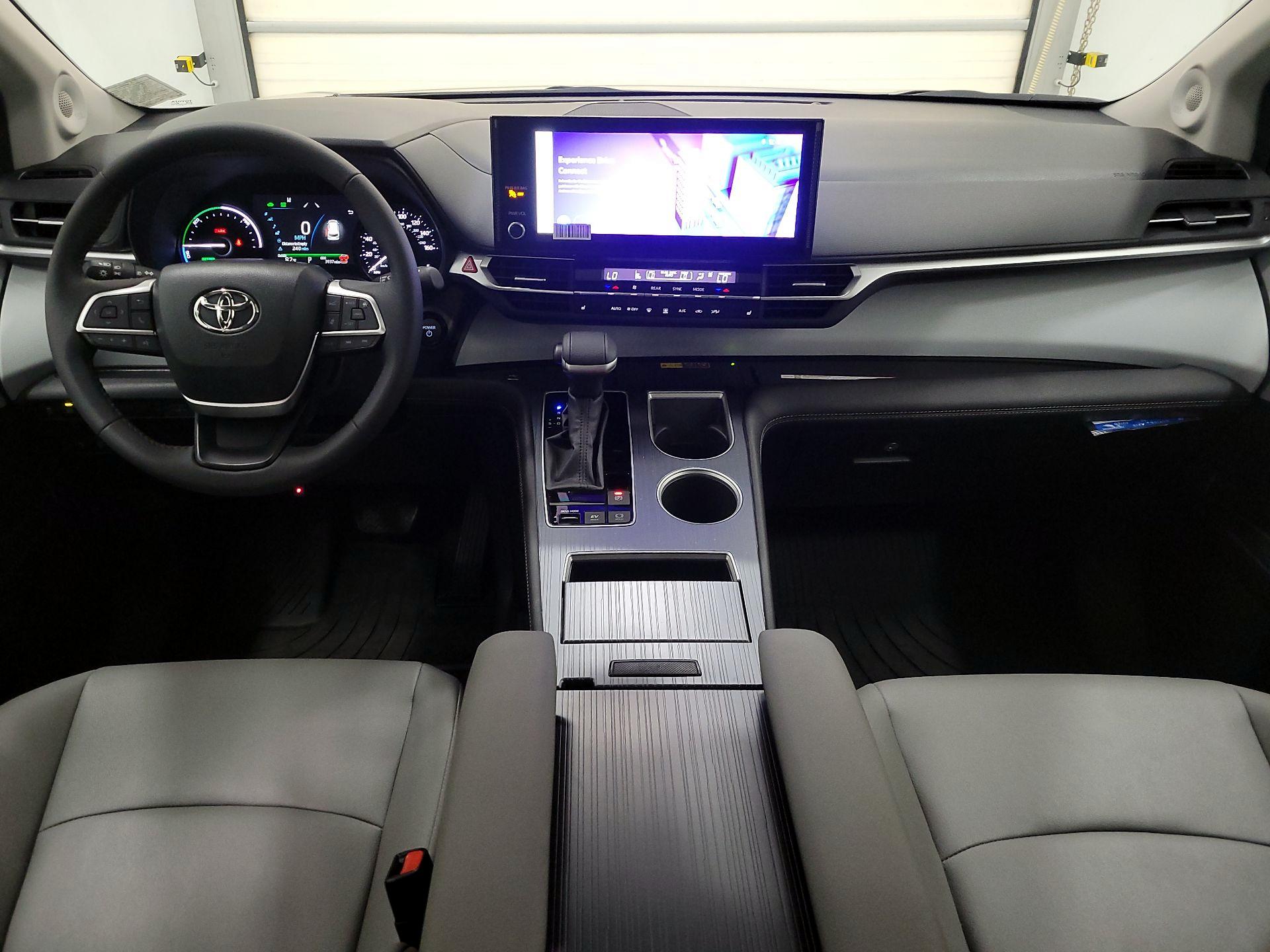 Thumbnail: 2025 Toyota Sienna - 9