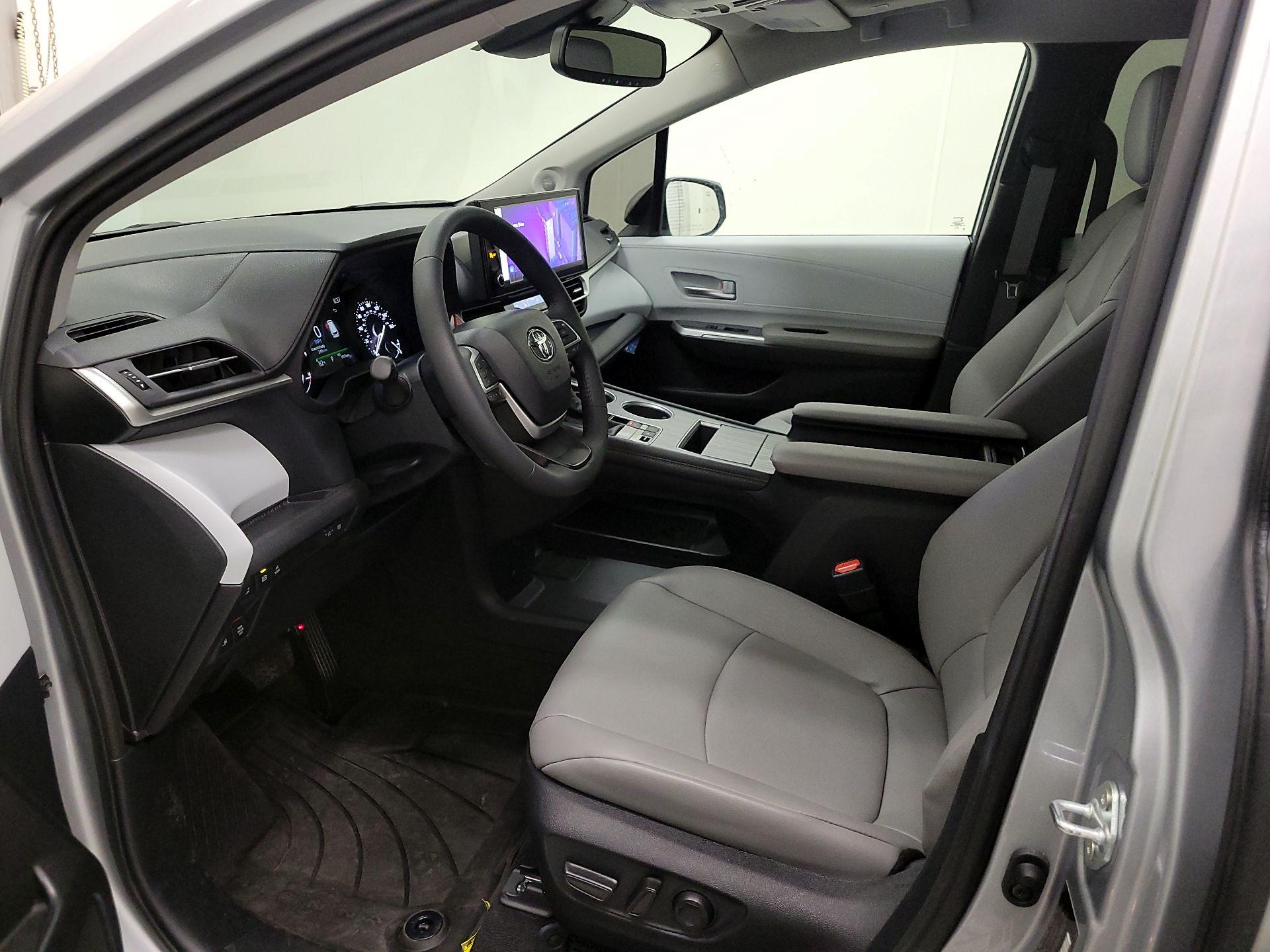 Thumbnail: 2025 Toyota Sienna - 11