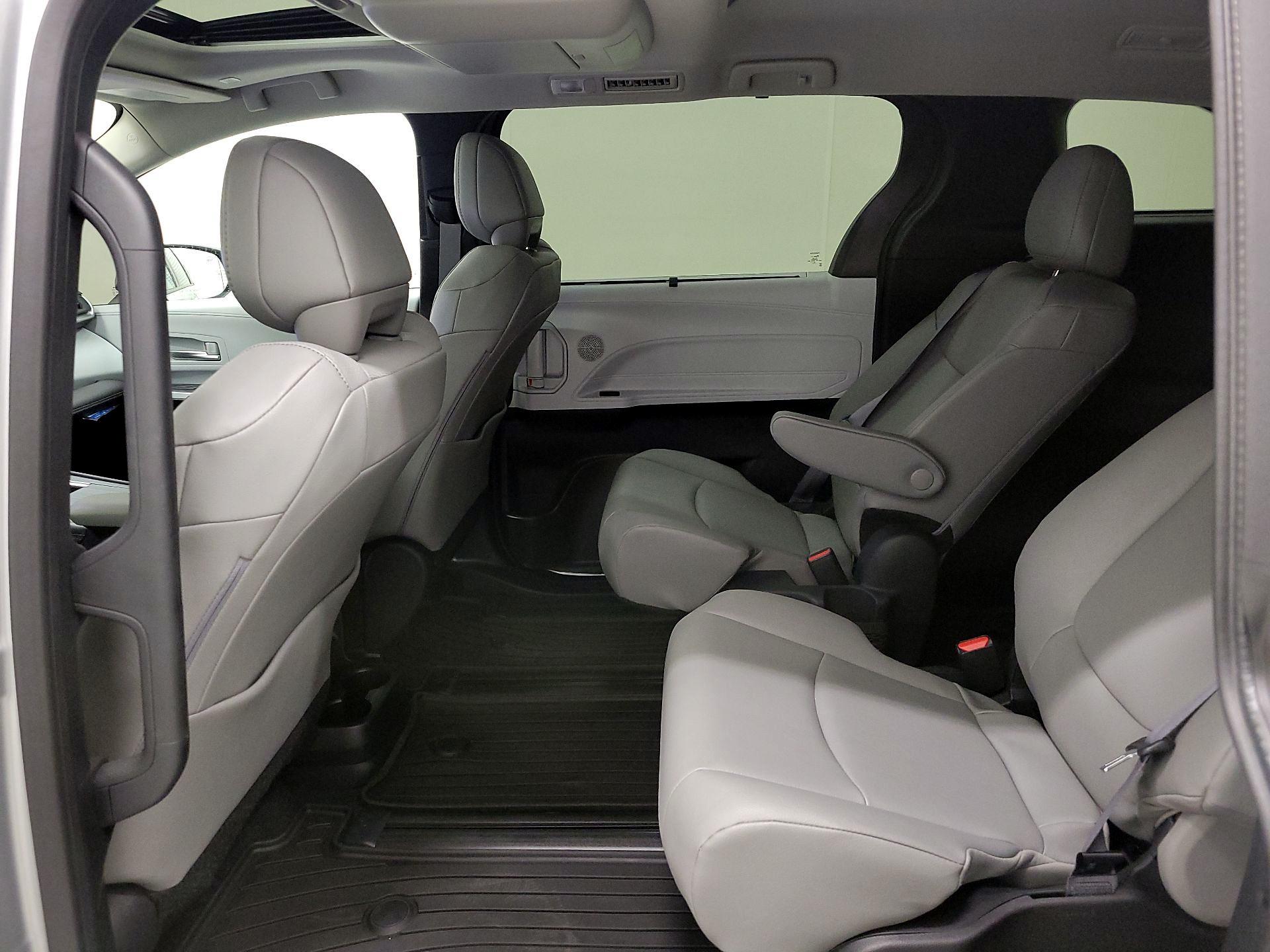 Thumbnail: 2025 Toyota Sienna - 20