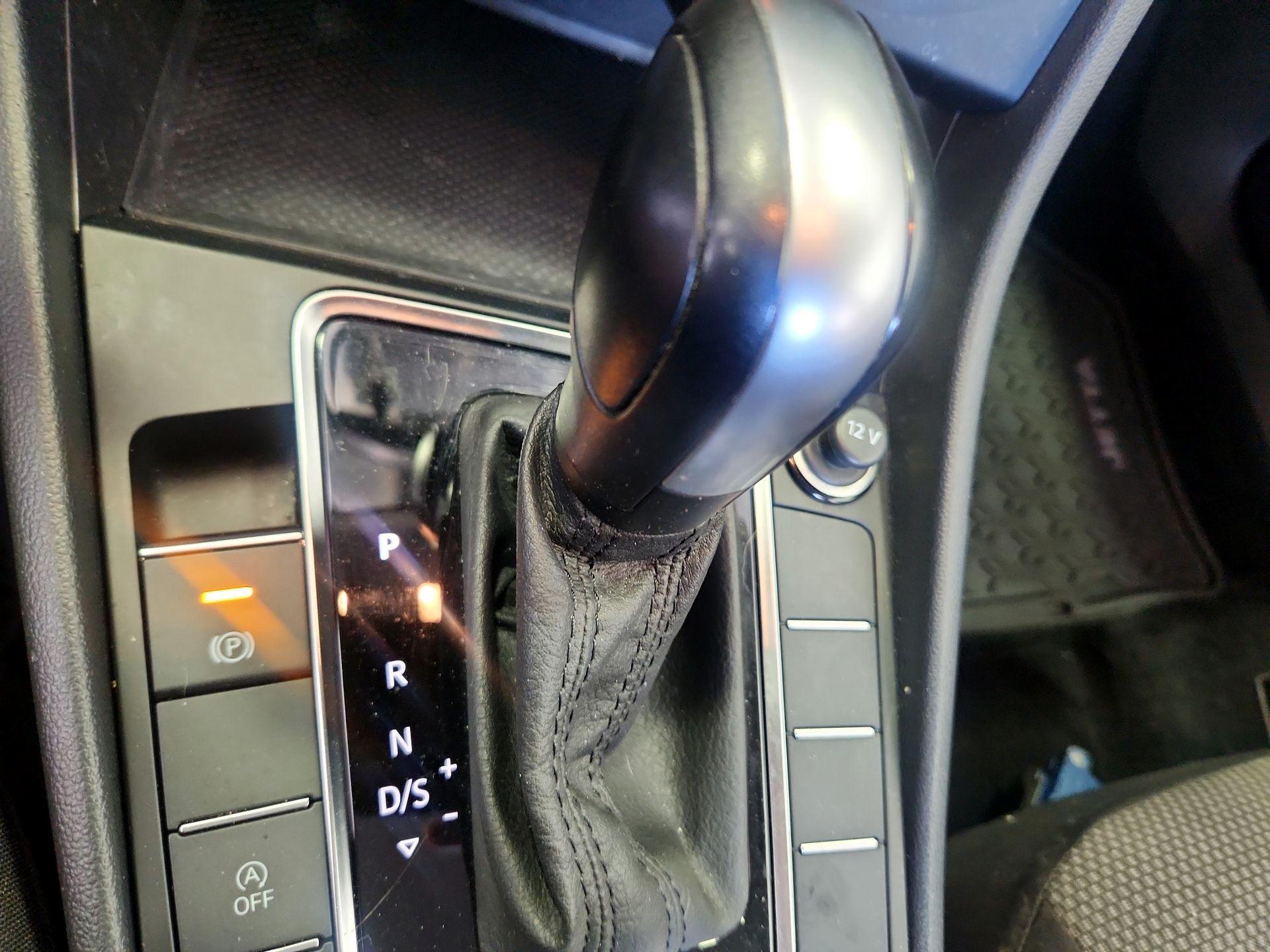 Thumbnail: 2019 Volkswagen Jetta - 17