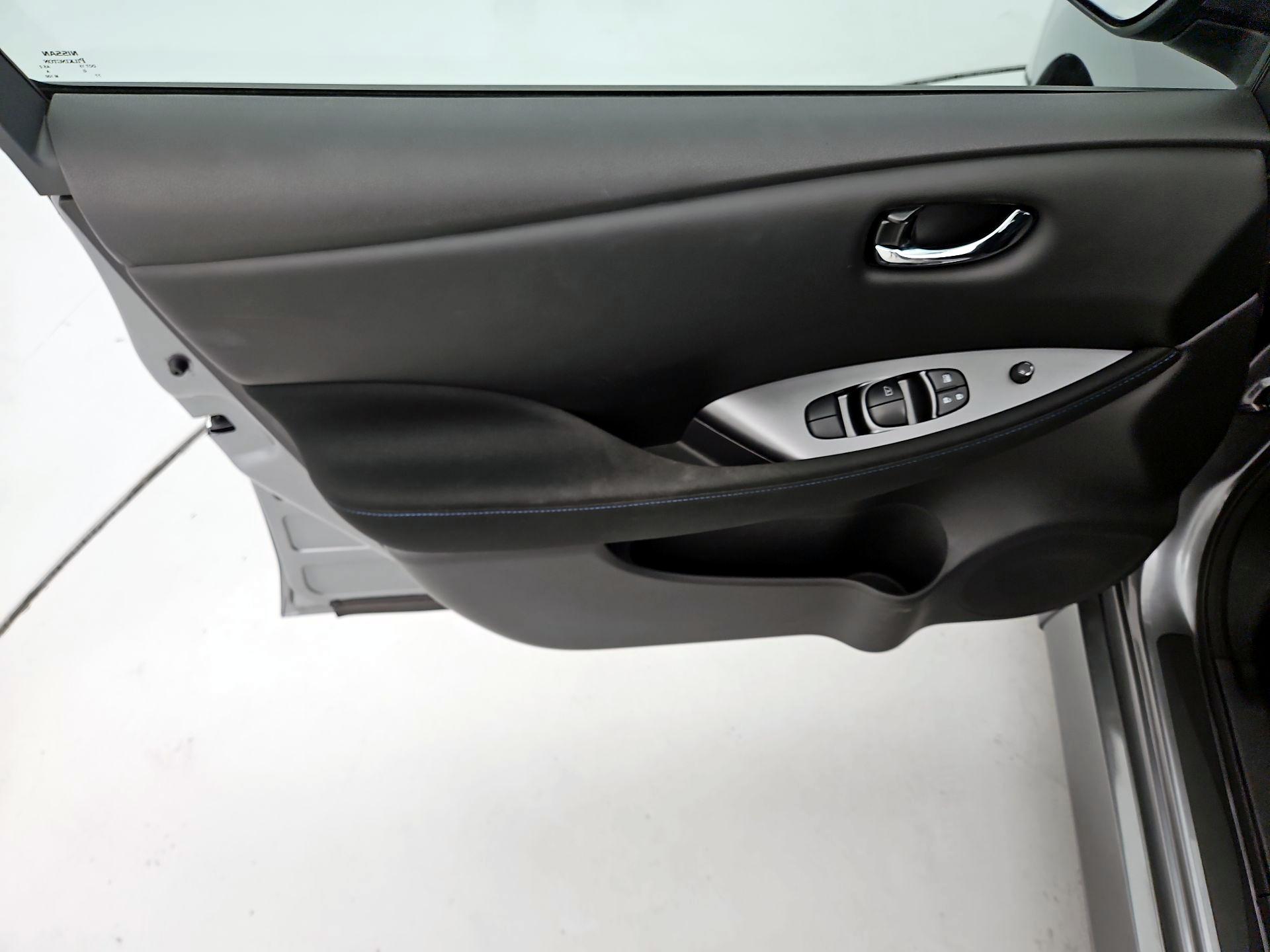 Thumbnail: 2022 Nissan Leaf - 12