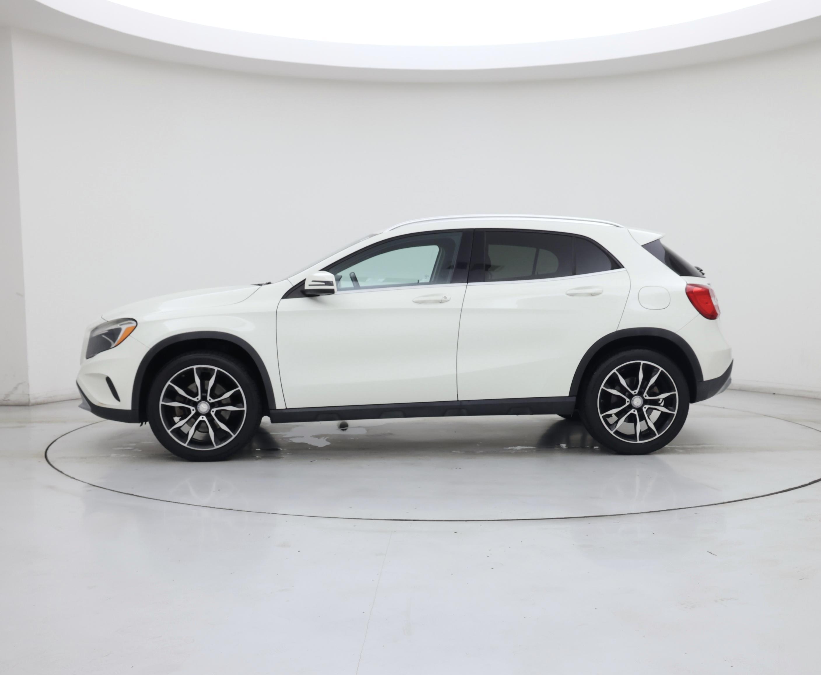 Thumbnail: 2017 Mercedes-Benz GLA - 3