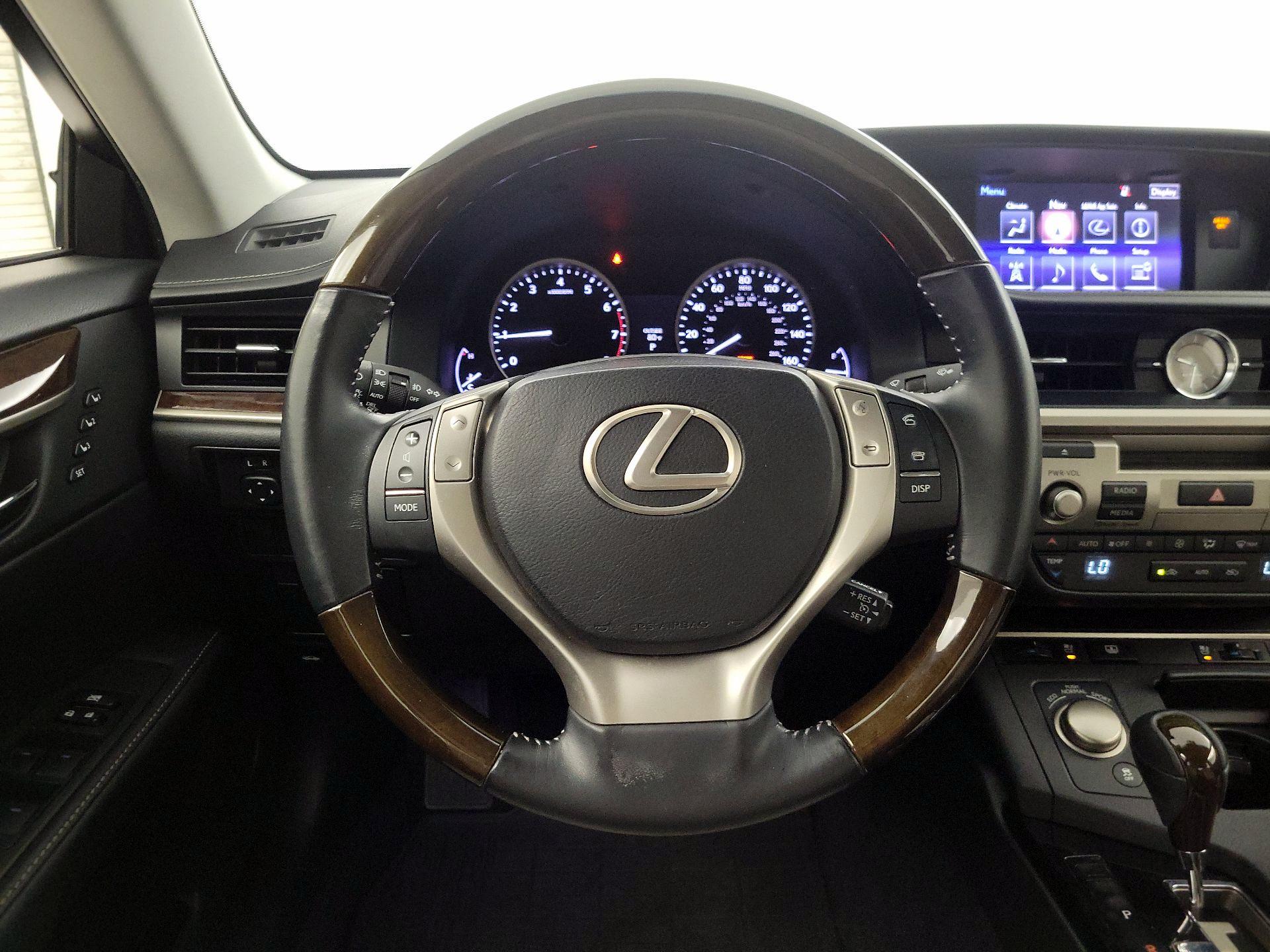 Thumbnail: 2015 Lexus ES - 10