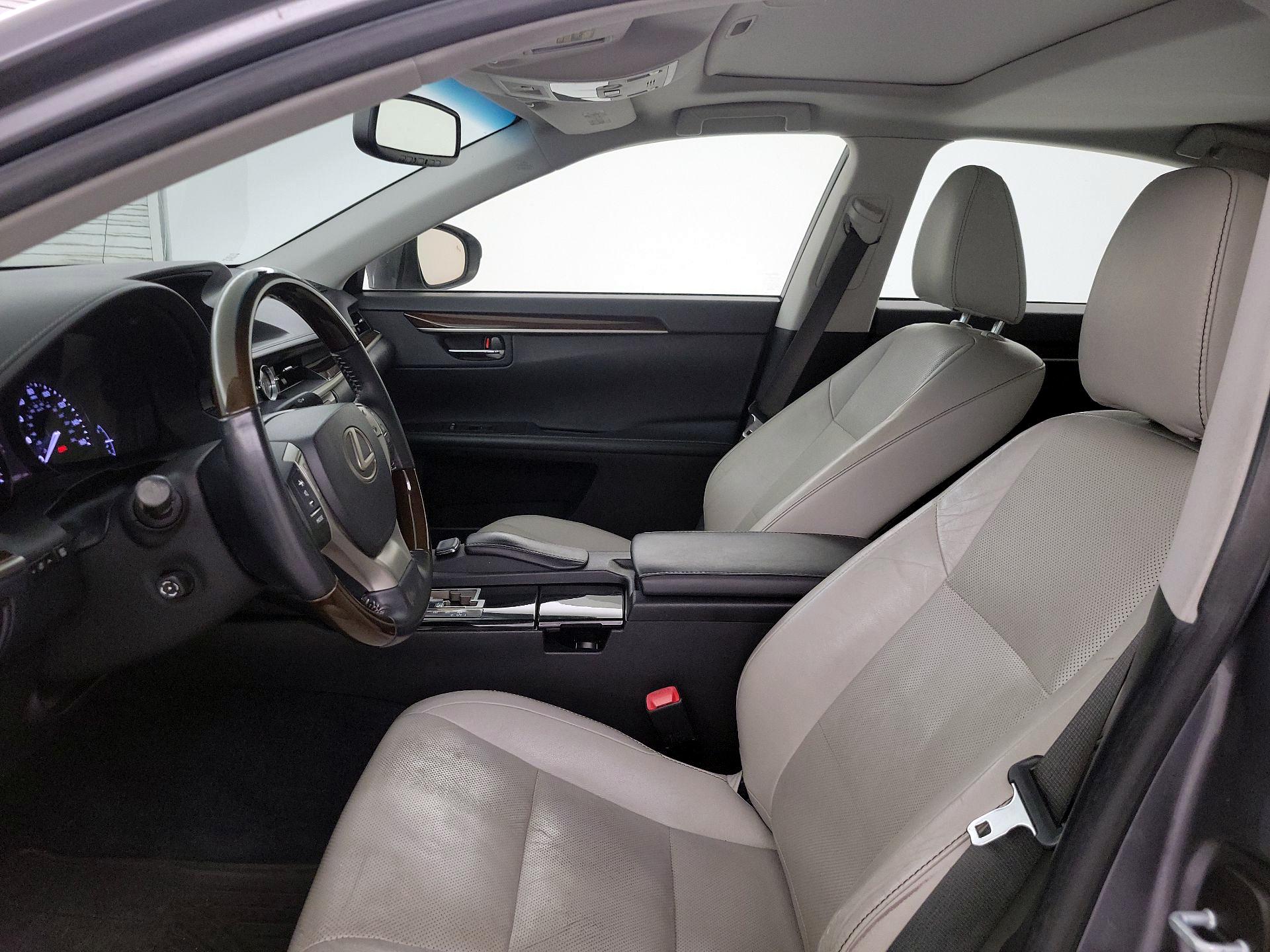 Thumbnail: 2015 Lexus ES - 11