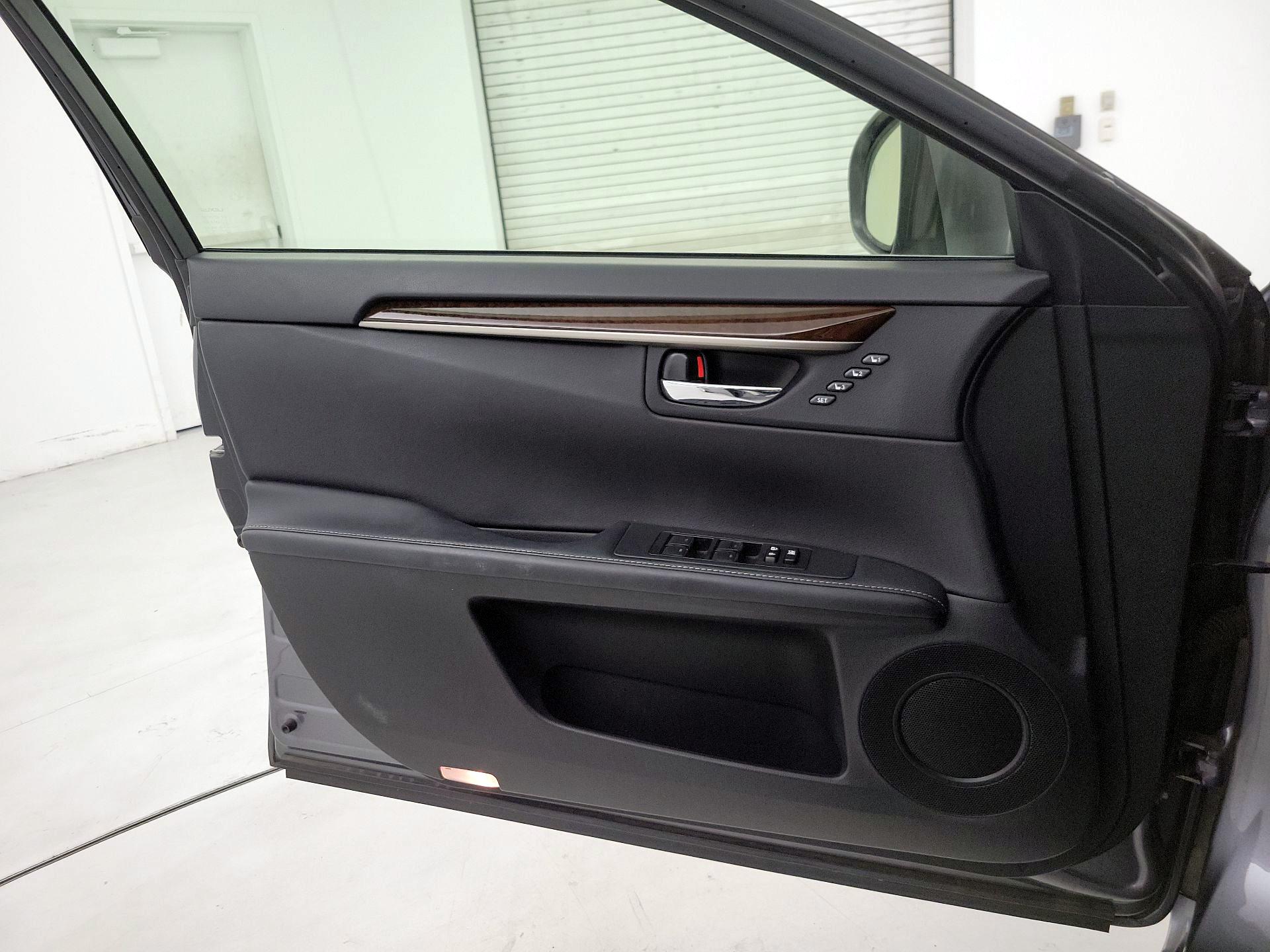 Thumbnail: 2015 Lexus ES - 12