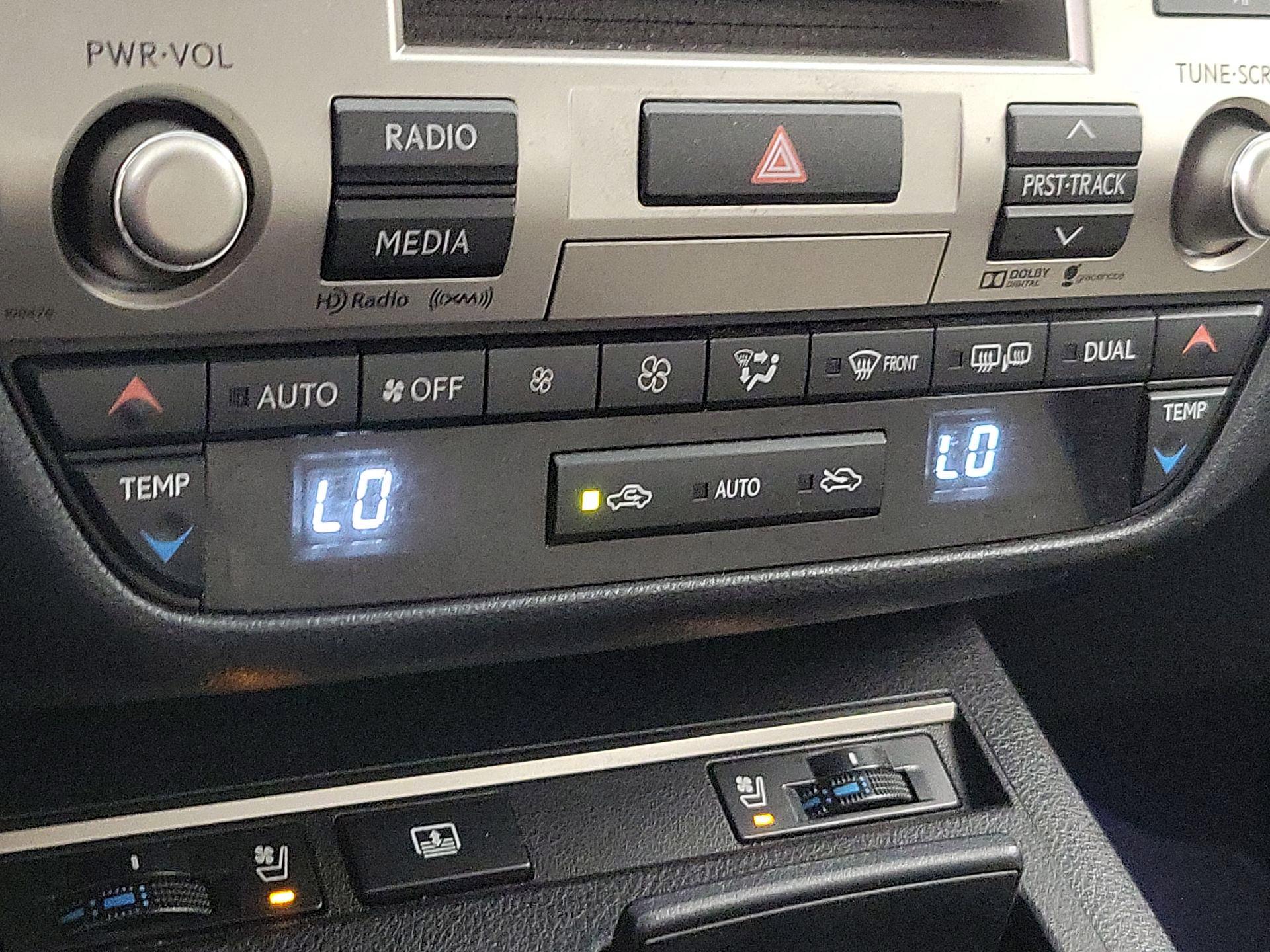 Thumbnail: 2015 Lexus ES - 17