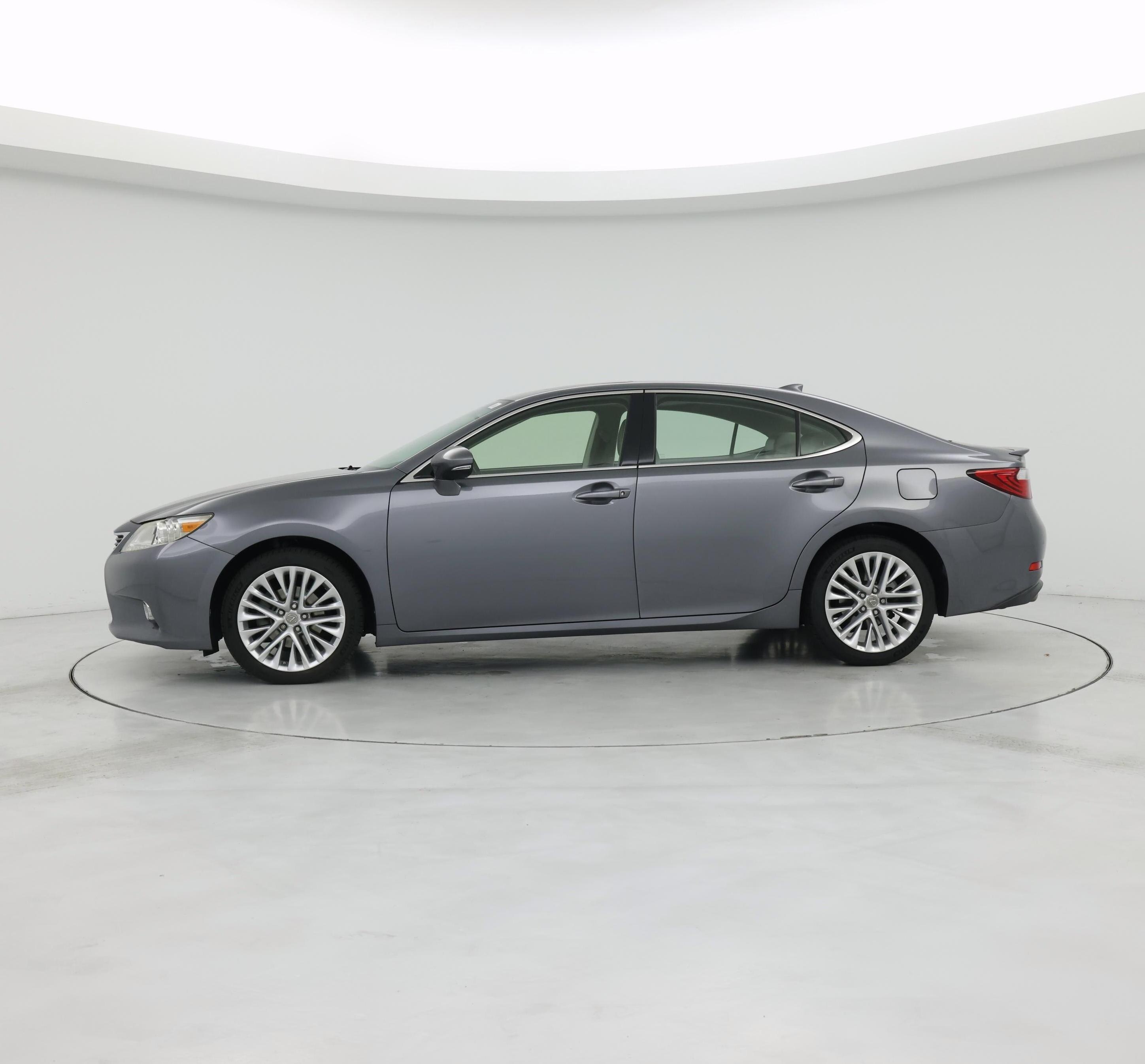 Thumbnail: 2015 Lexus ES - 3