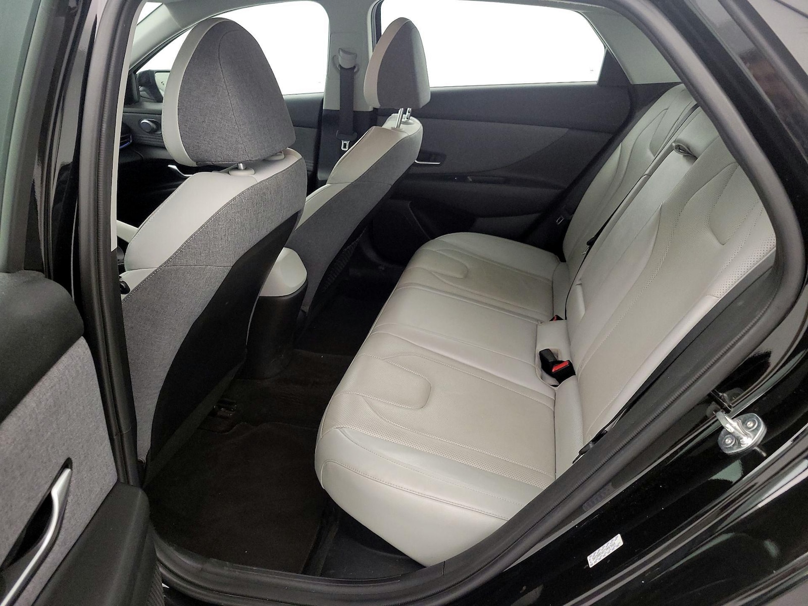 2023 Hyundai Elantra Limited - Photo 22