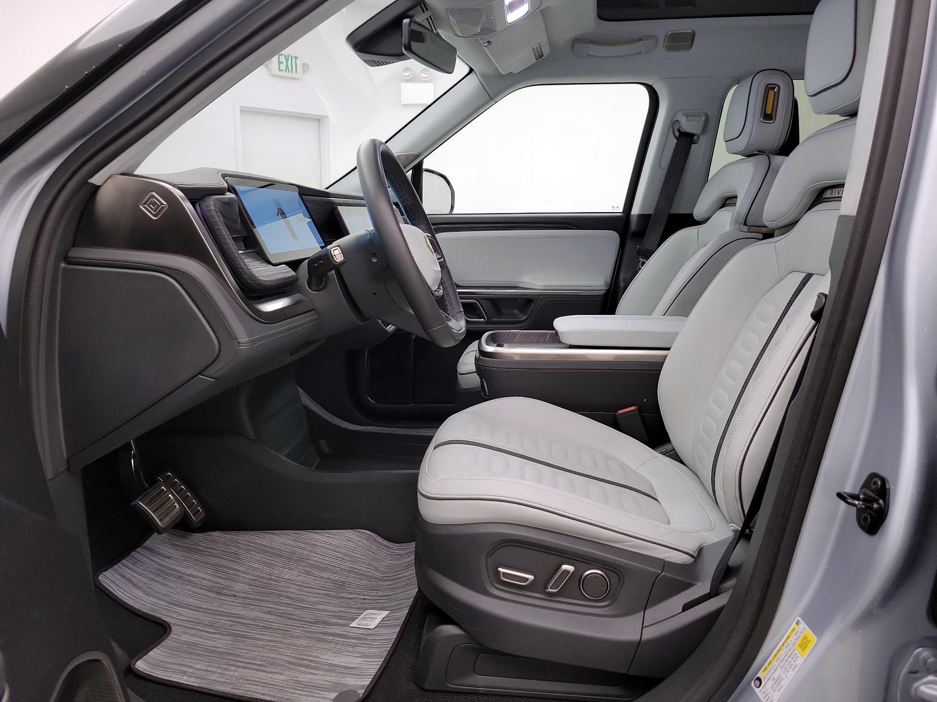 Thumbnail: 2023 Rivian R1S - 11