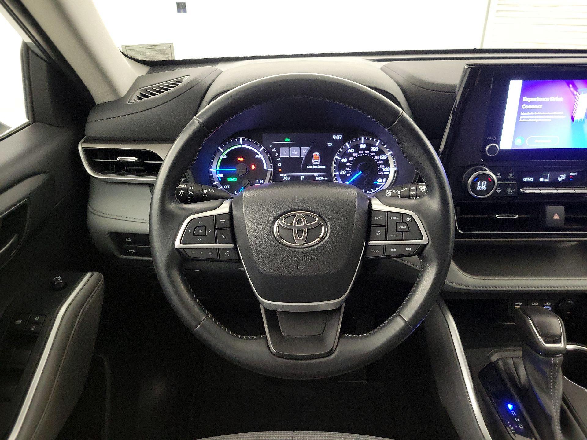 Thumbnail: 2023 Toyota Highlander - 10
