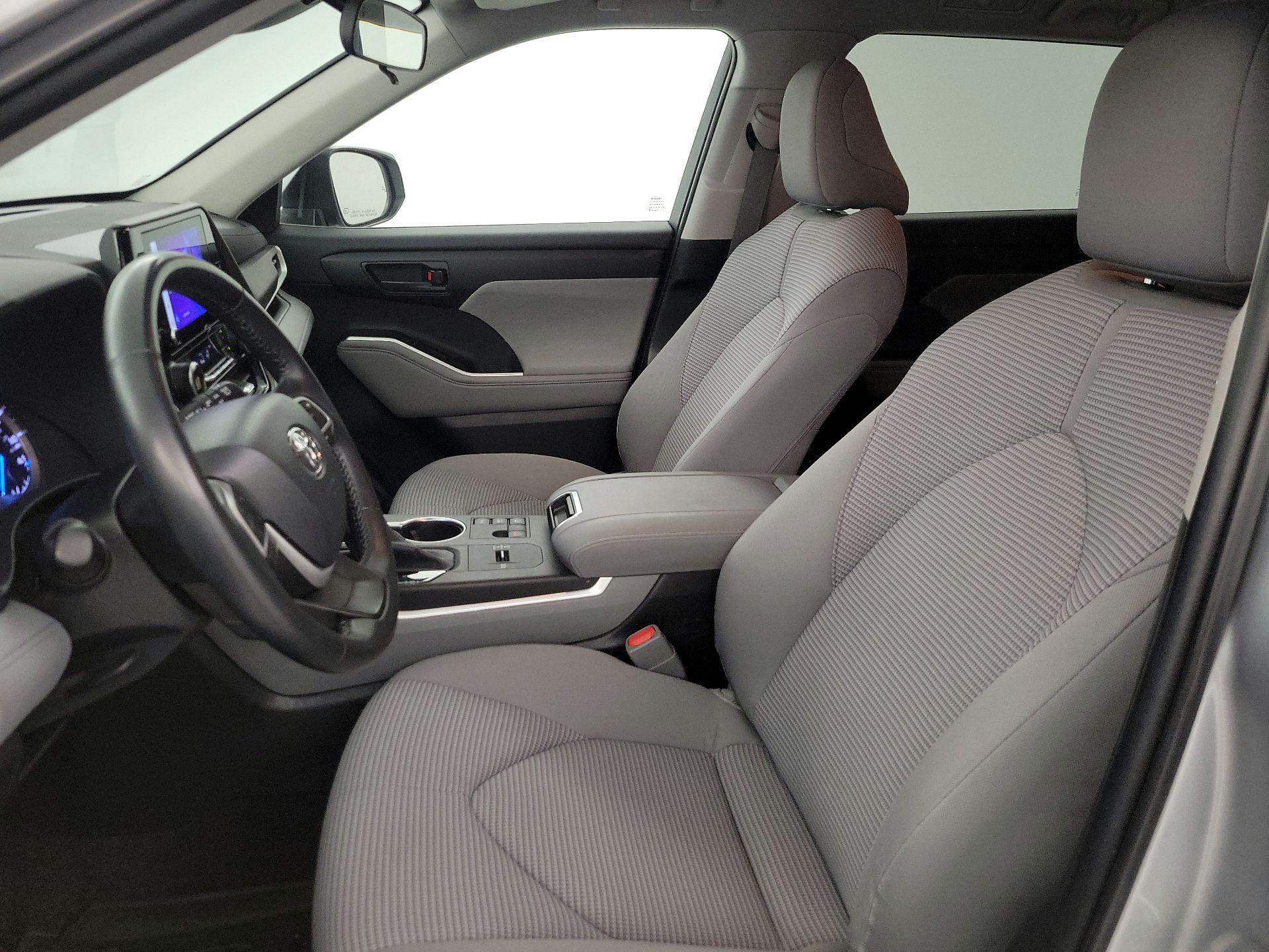 Thumbnail: 2023 Toyota Highlander - 11