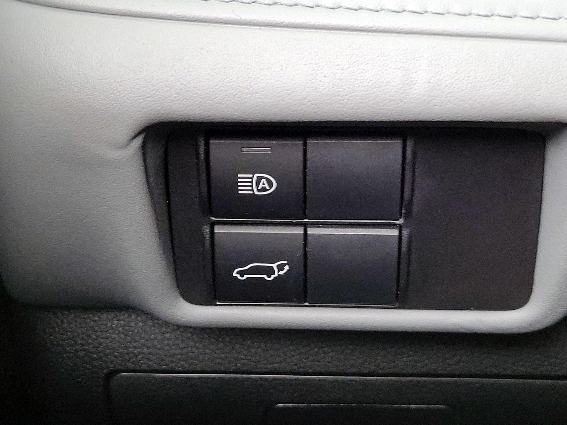 Thumbnail: 2023 Toyota Highlander - 13