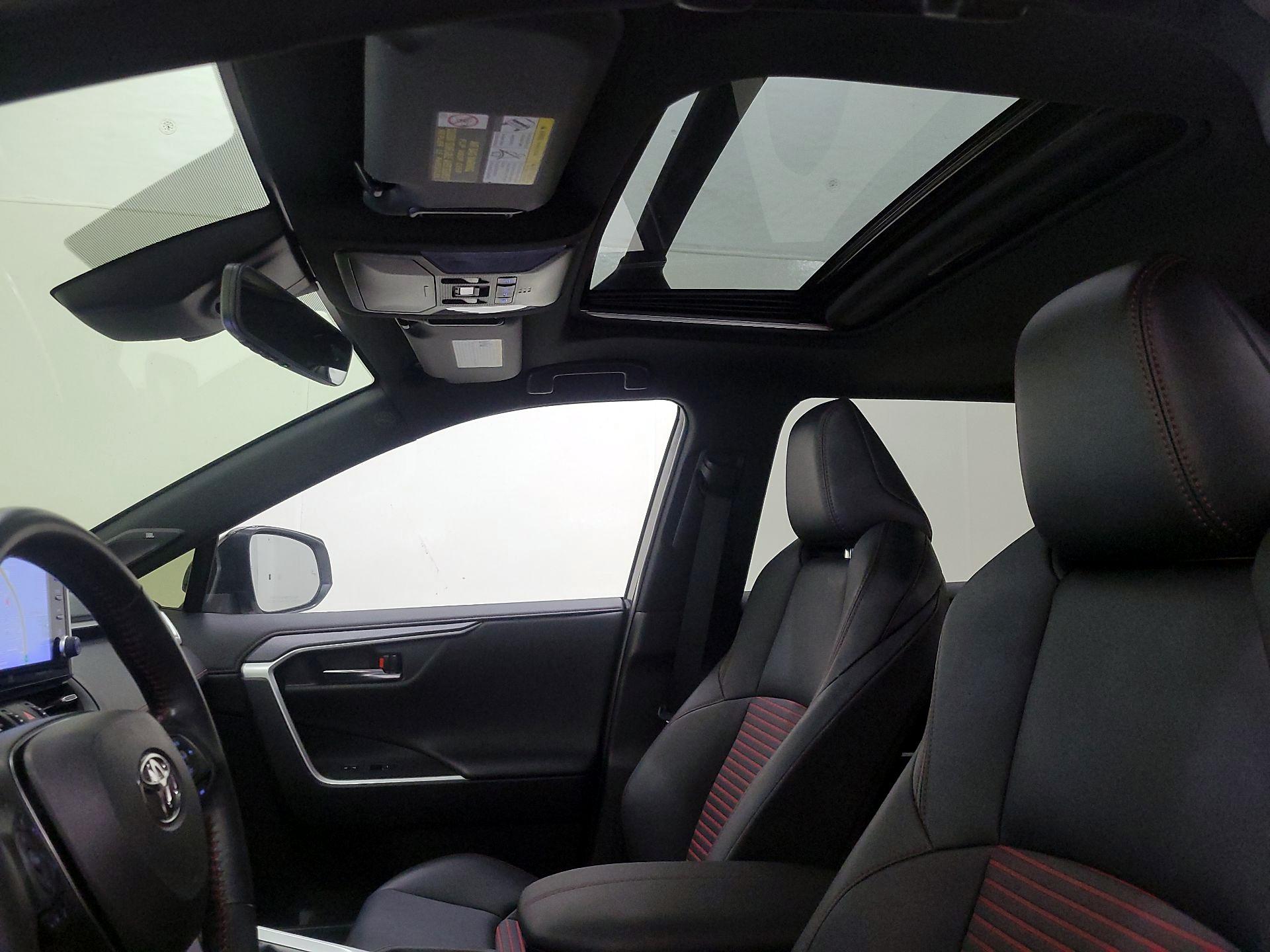 Thumbnail: 2022 Toyota RAV4 - 20