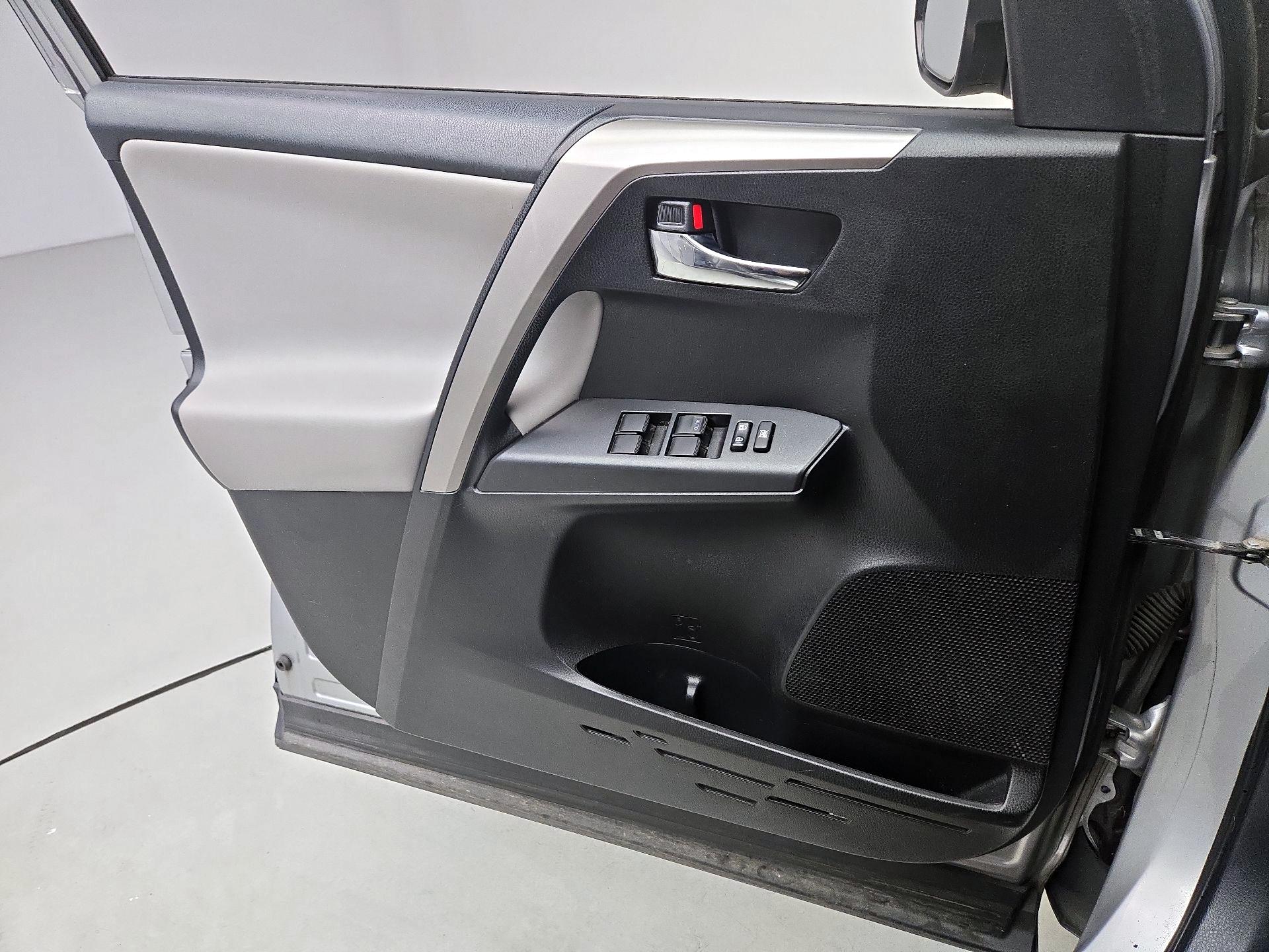 Thumbnail: 2018 Toyota RAV4 - 12
