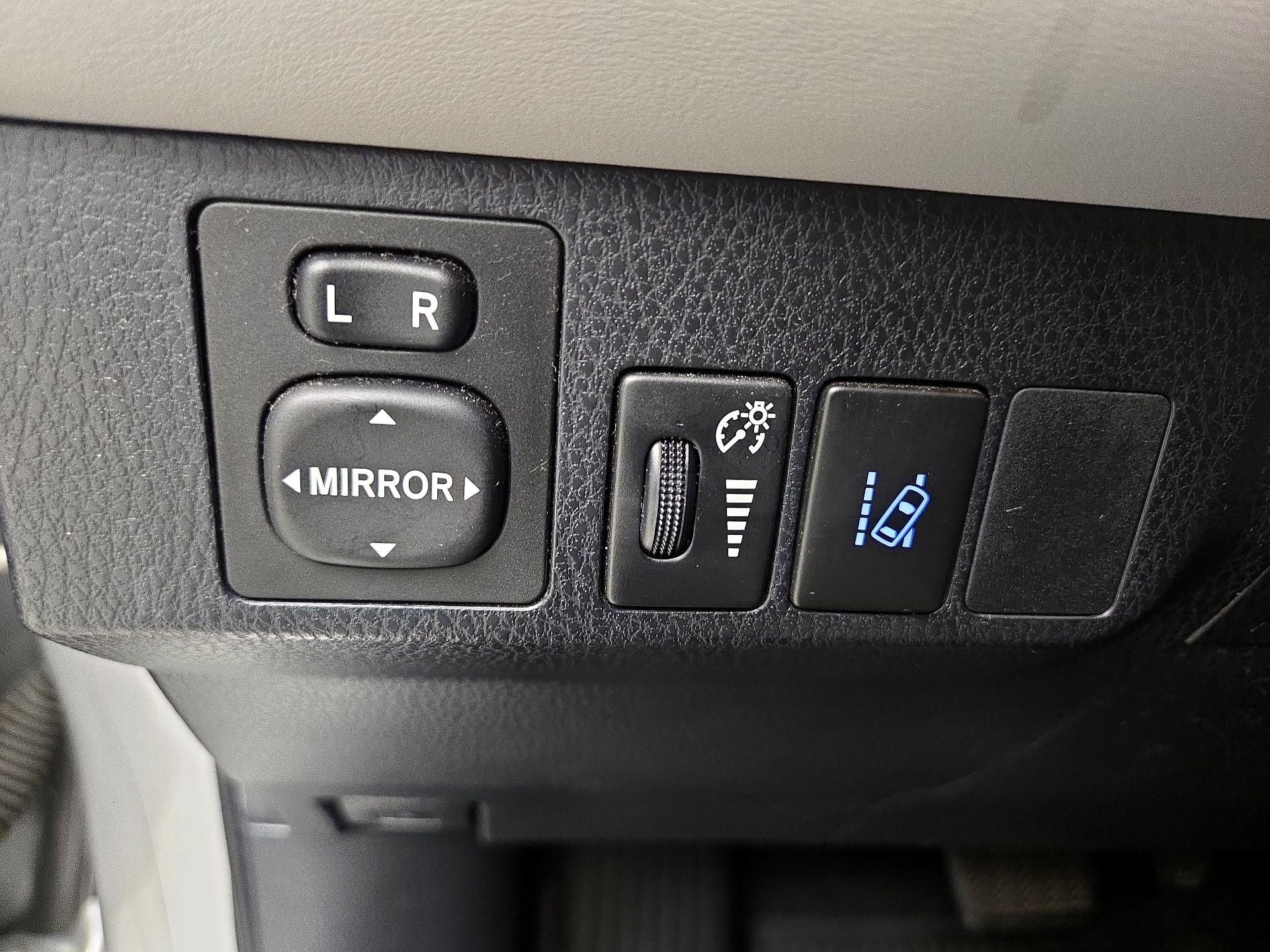 Thumbnail: 2018 Toyota RAV4 - 13