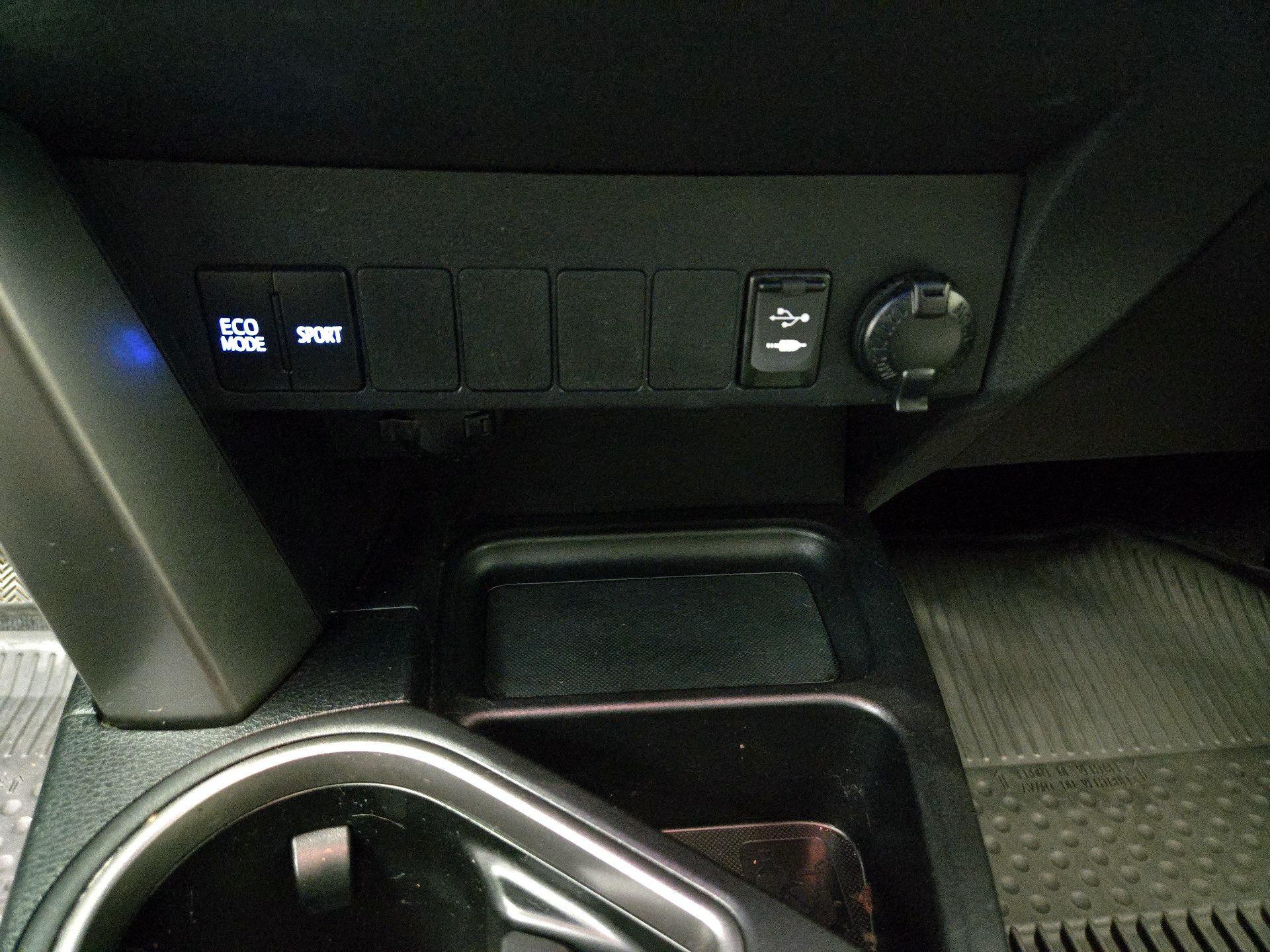 Thumbnail: 2018 Toyota RAV4 - 18