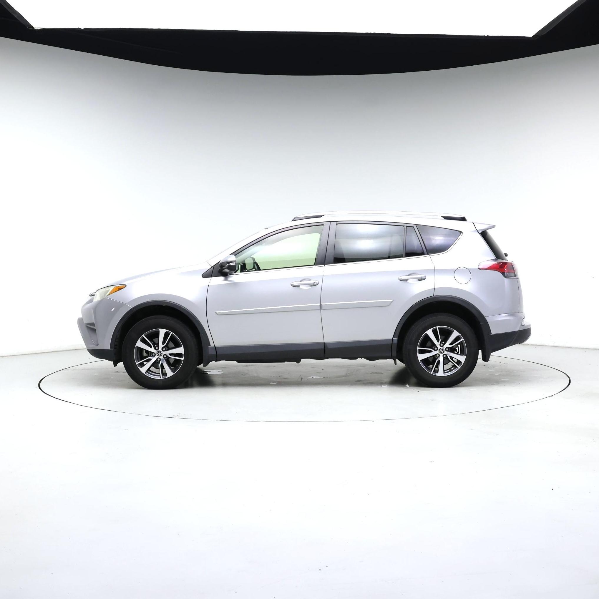 Thumbnail: 2018 Toyota RAV4 - 3