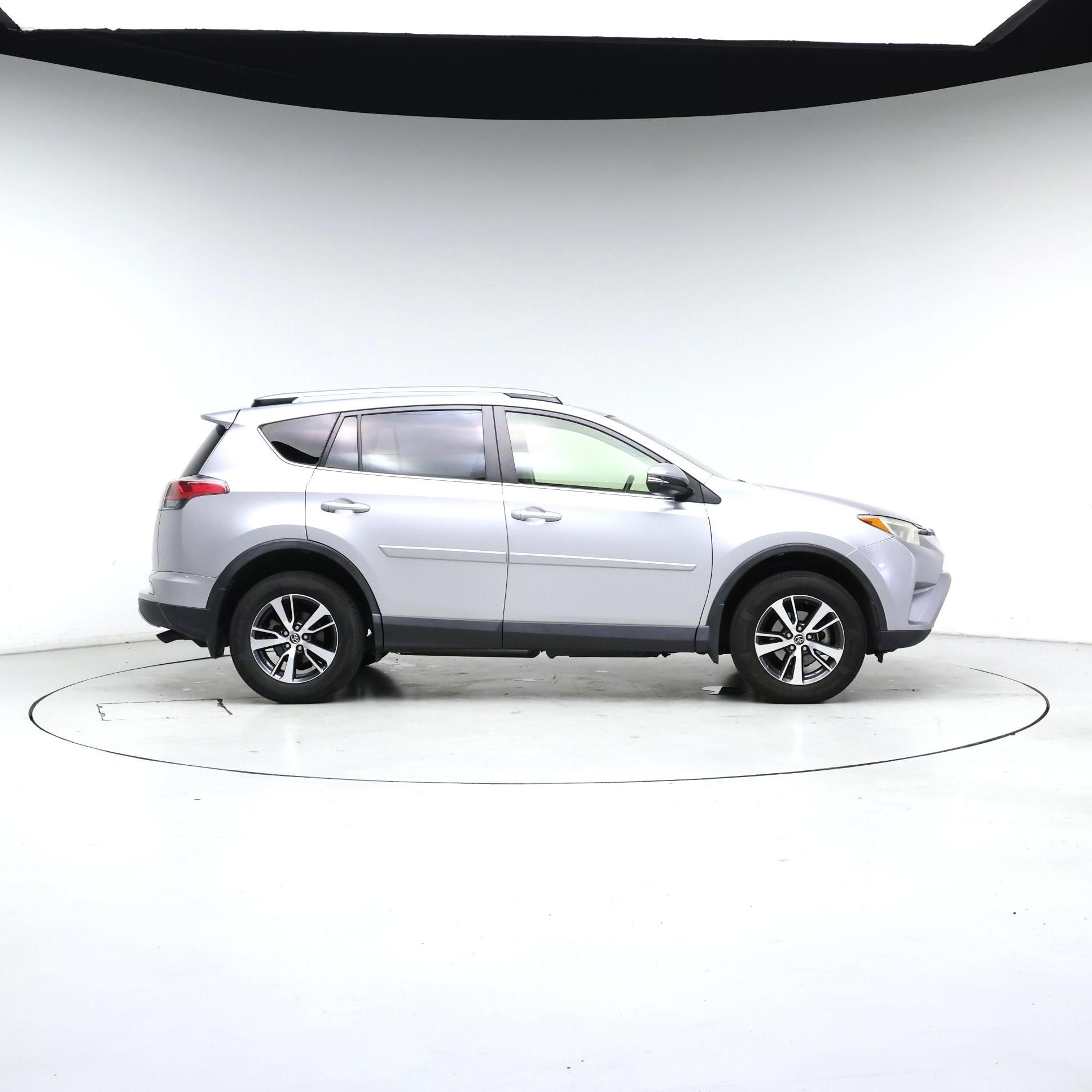 Thumbnail: 2018 Toyota RAV4 - 7