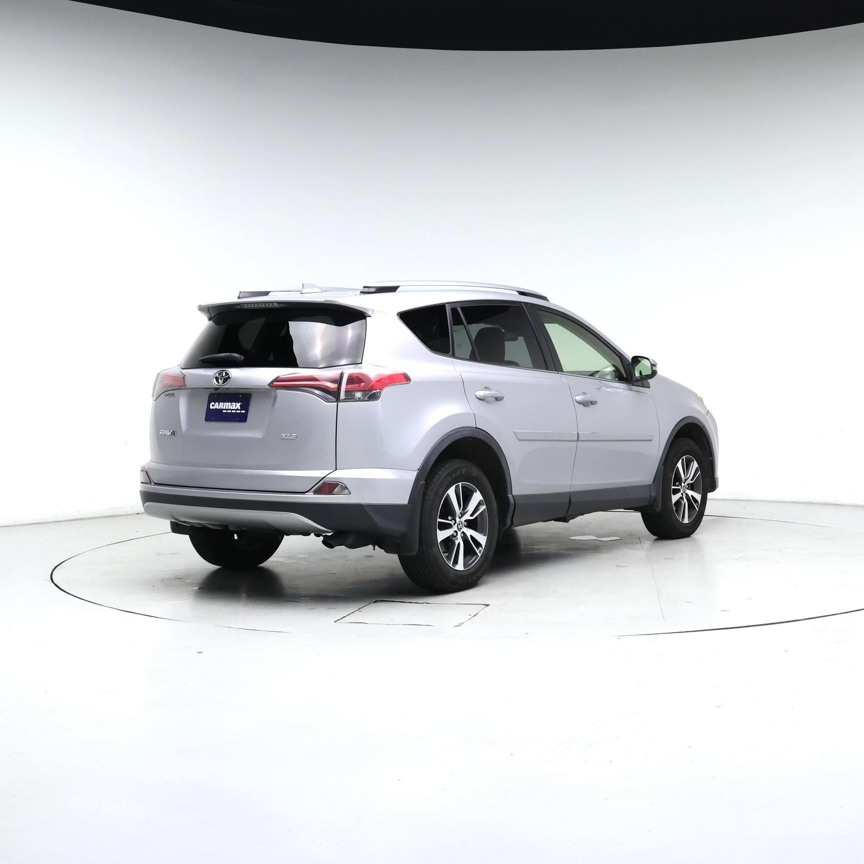 Thumbnail: 2018 Toyota RAV4 - 8