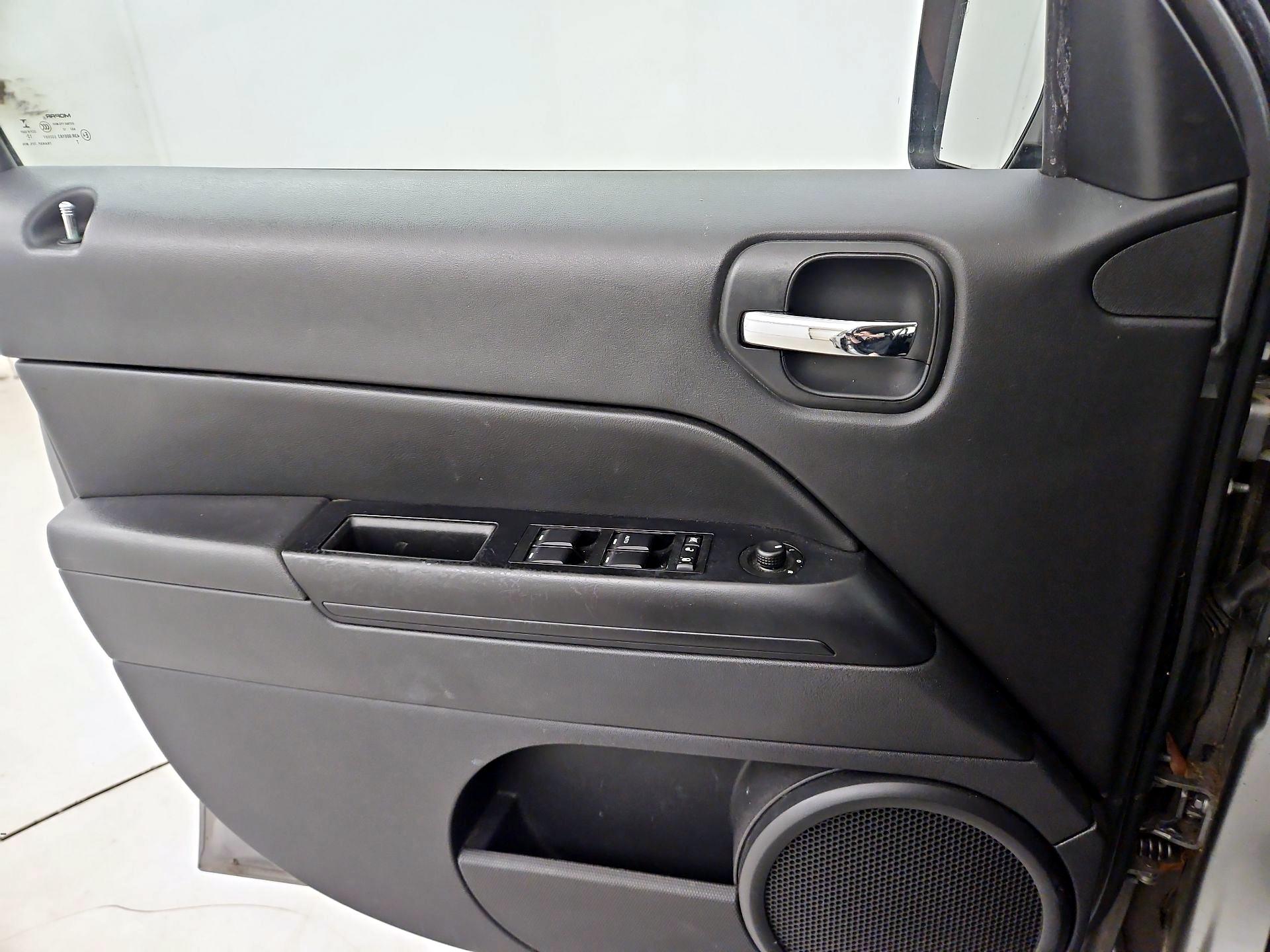 Thumbnail: 2014 Jeep Patriot - 12