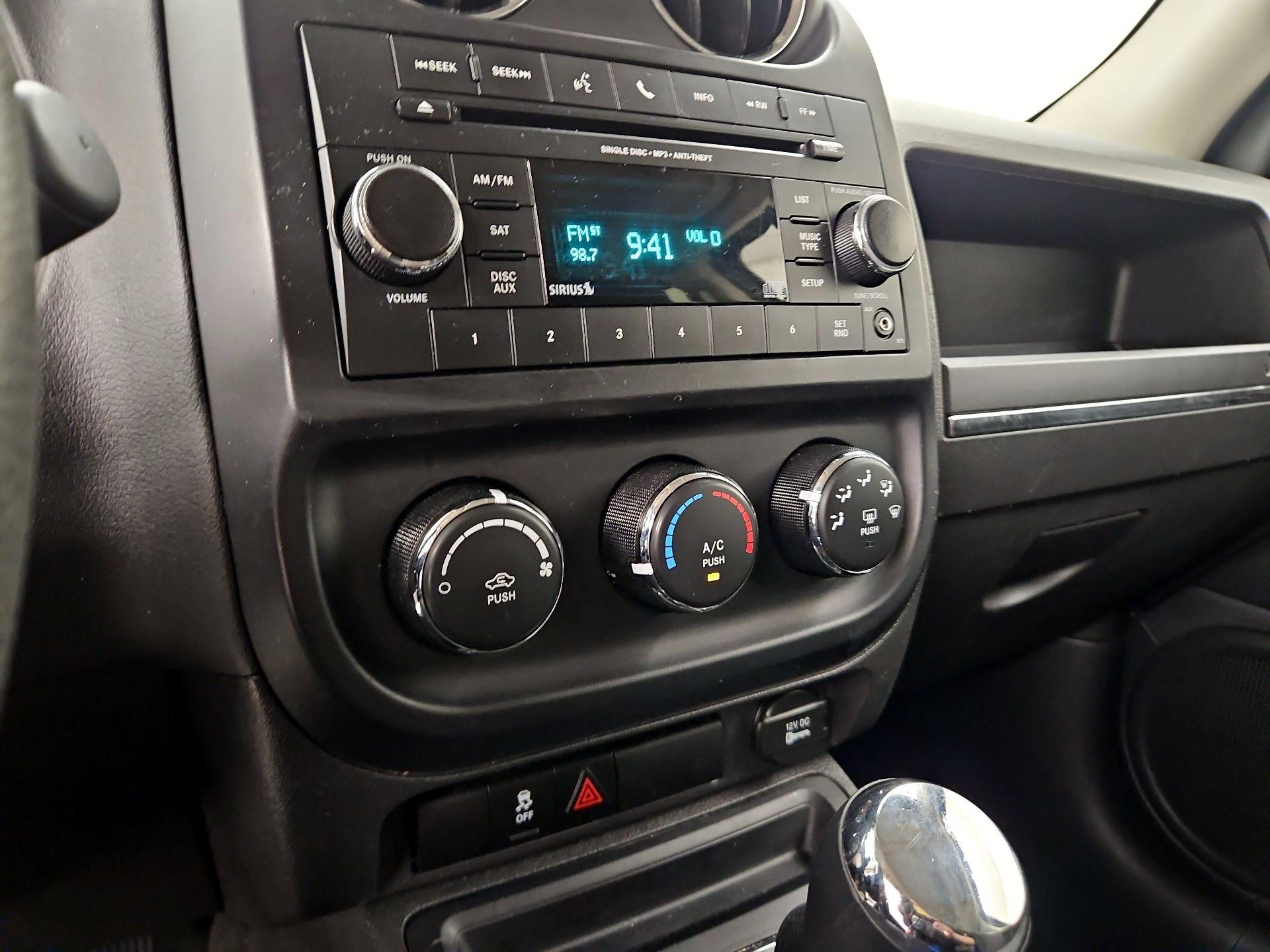 Thumbnail: 2014 Jeep Patriot - 15