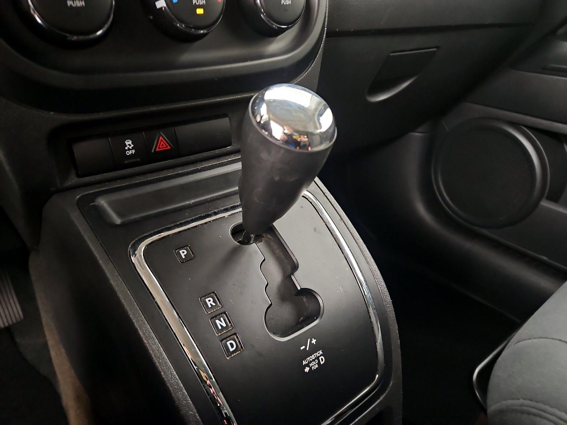 Thumbnail: 2014 Jeep Patriot - 16