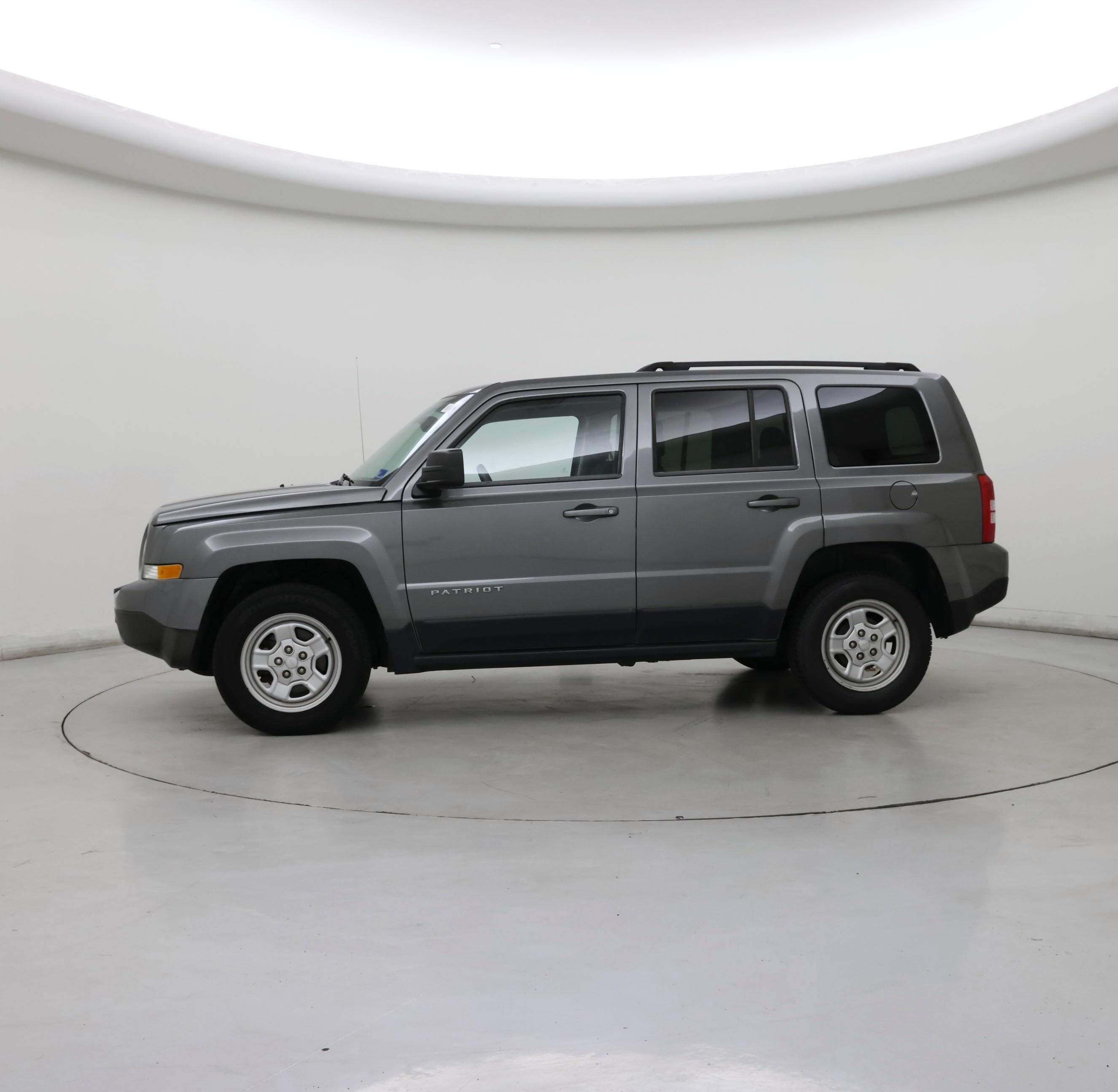 Thumbnail: 2014 Jeep Patriot - 3