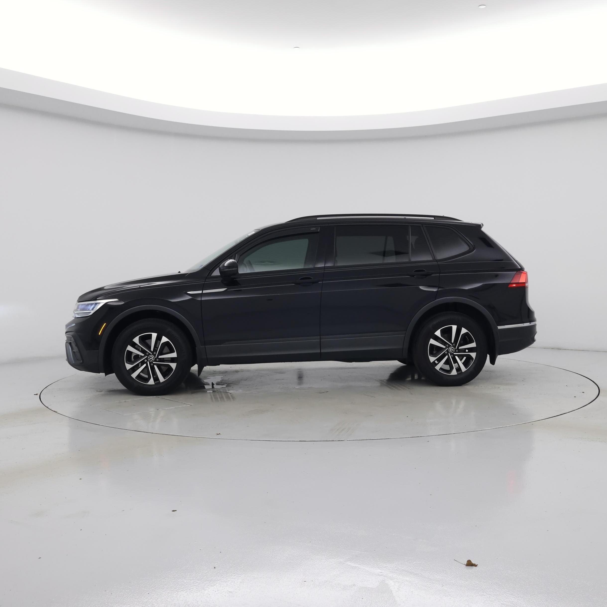 Thumbnail: 2022 Volkswagen Tiguan - 3