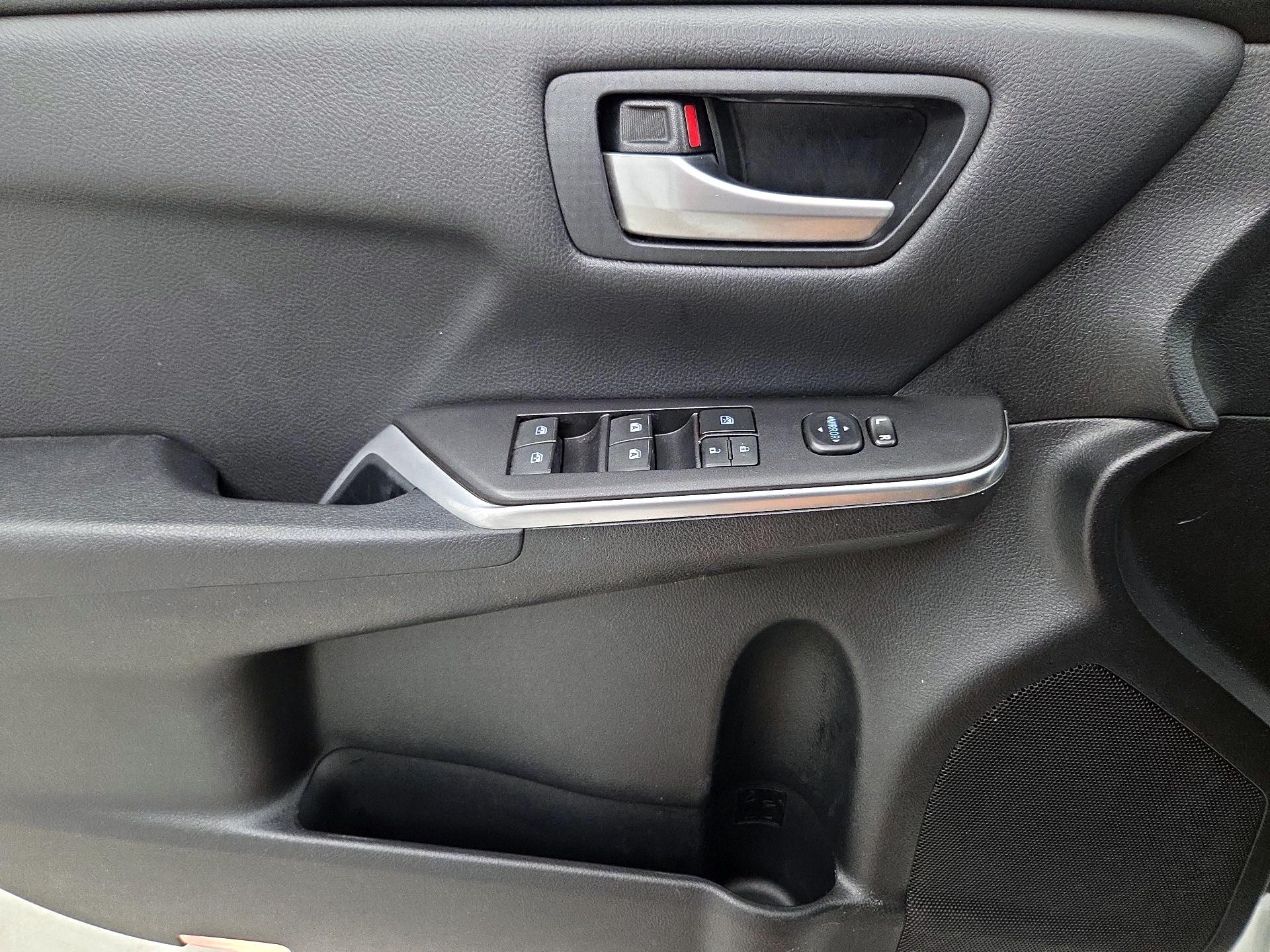 Thumbnail: 2016 Toyota Camry - 12