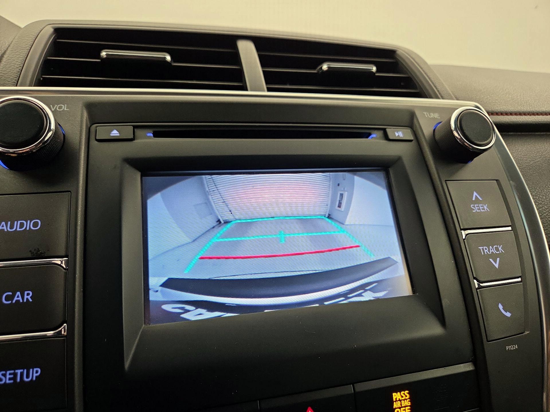 Thumbnail: 2016 Toyota Camry - 14