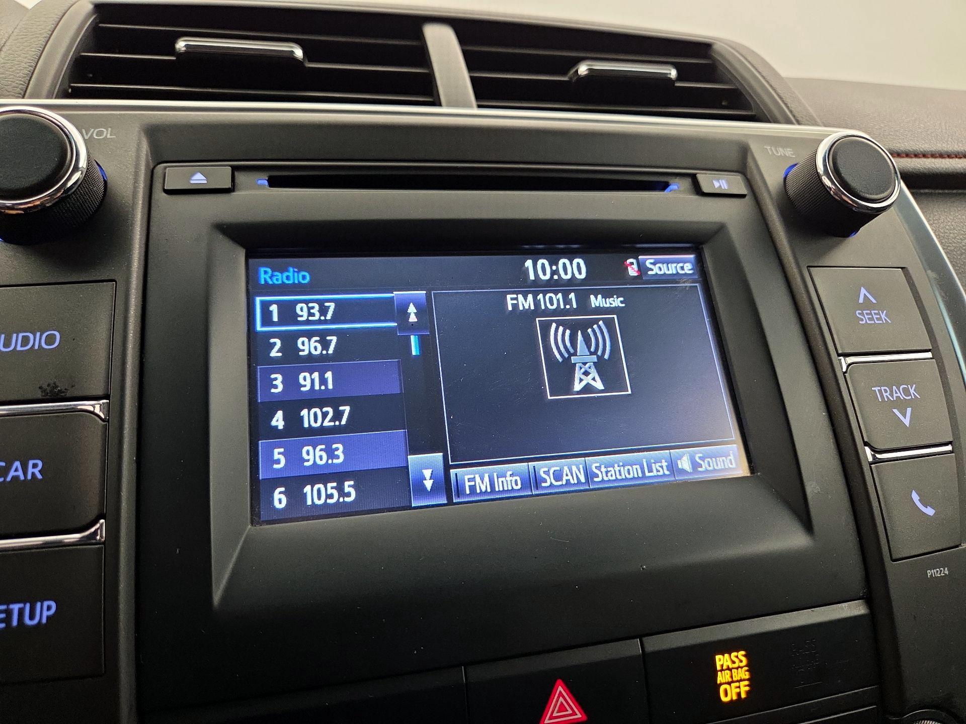 Thumbnail: 2016 Toyota Camry - 15