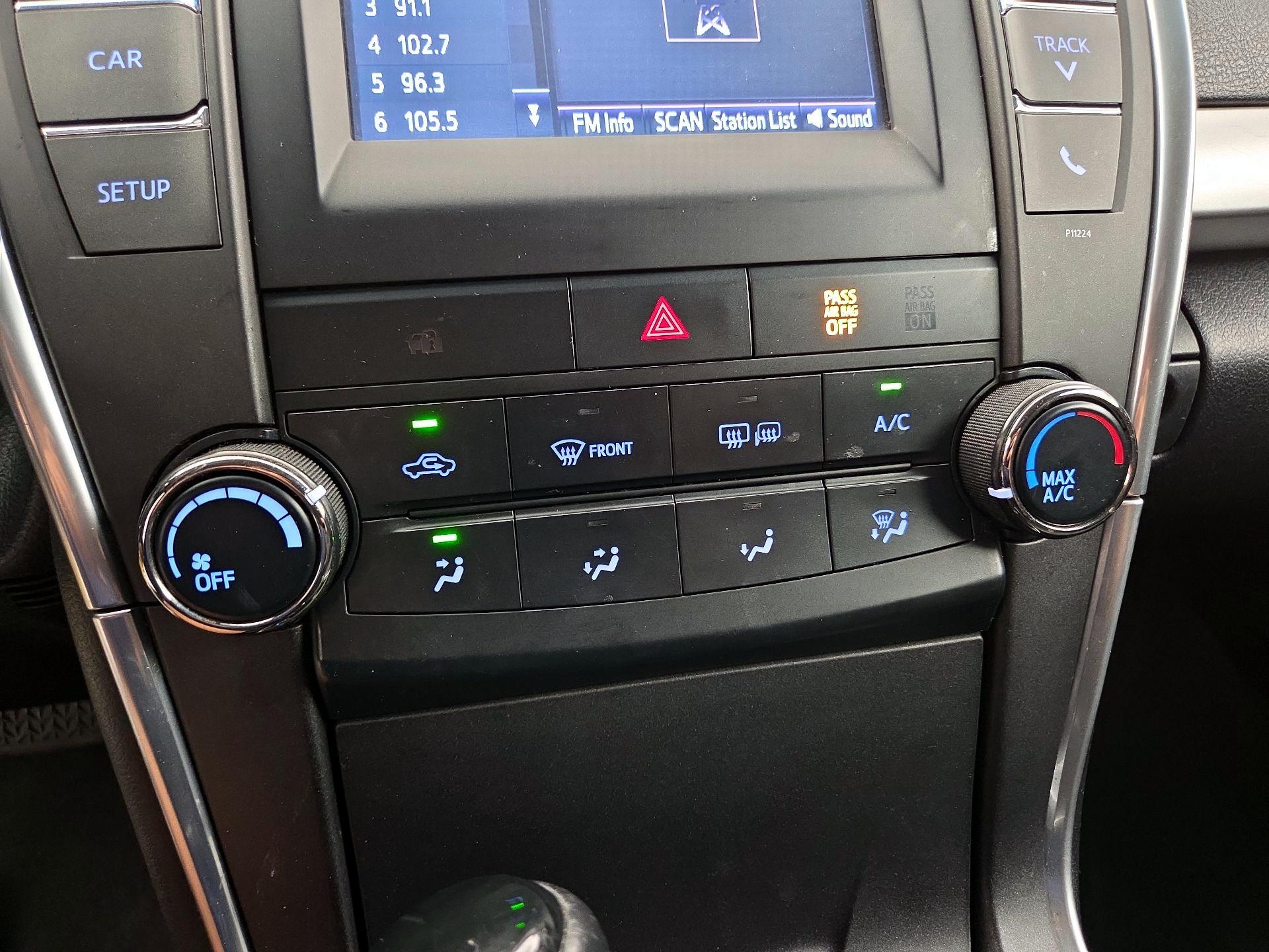 Thumbnail: 2016 Toyota Camry - 16